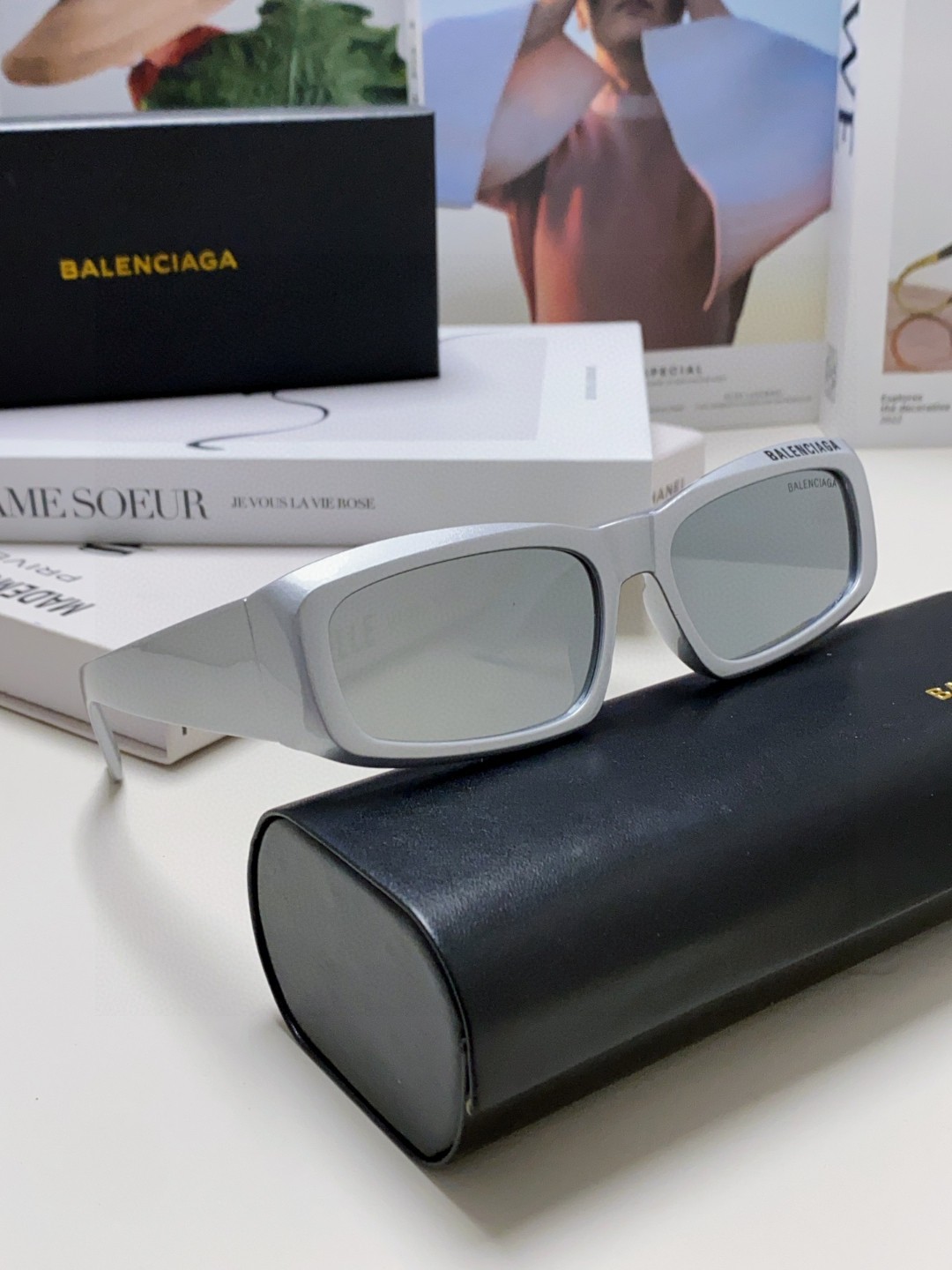  BALENCIAGA 巴黎世家 新款太阳 春夏最新太阳镜  百搭时尚 品质高超 方形