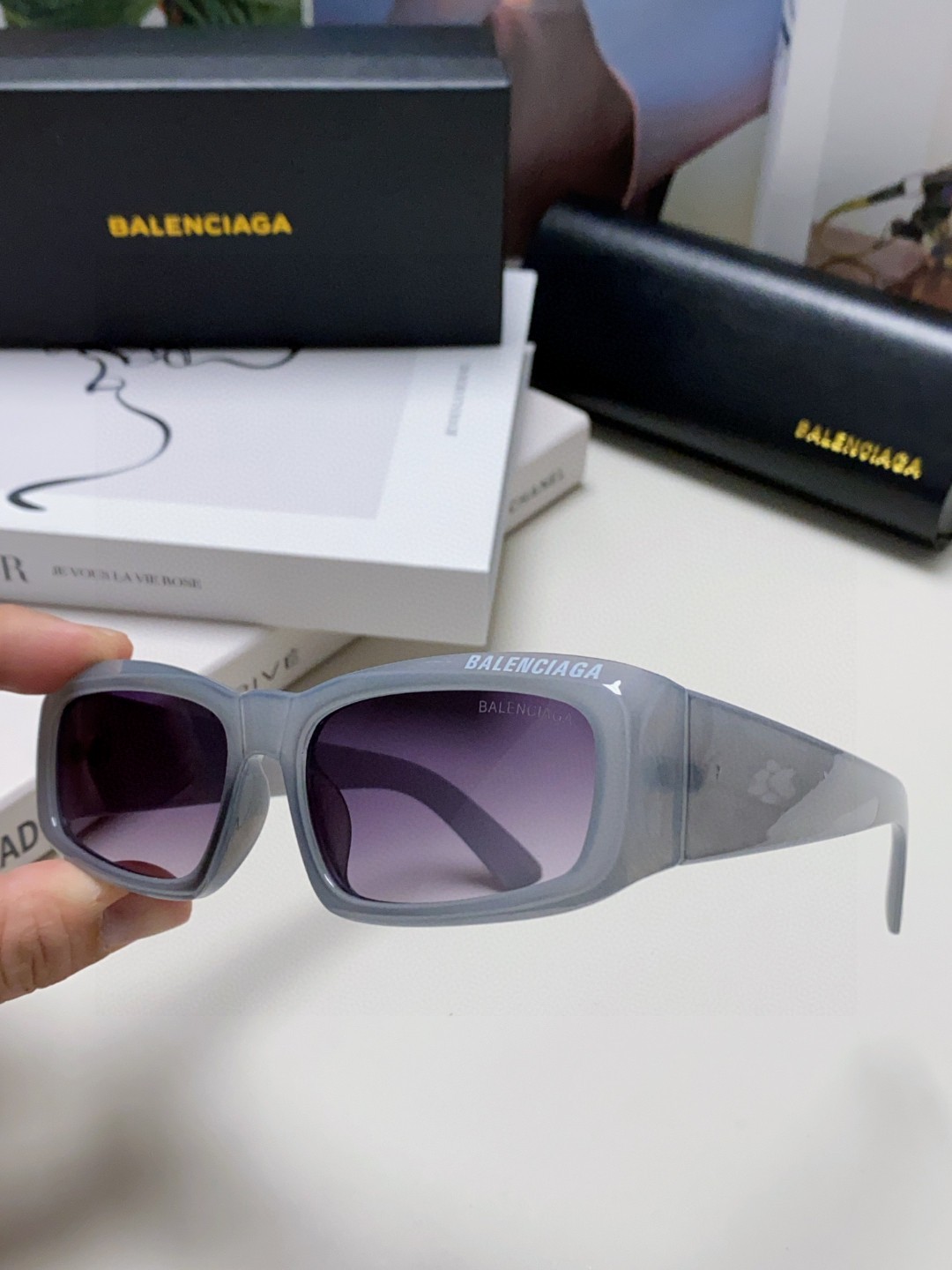  BALENCIAGA 巴黎世家 新款太阳 春夏最新太阳镜  百搭时尚 品质高超 方形