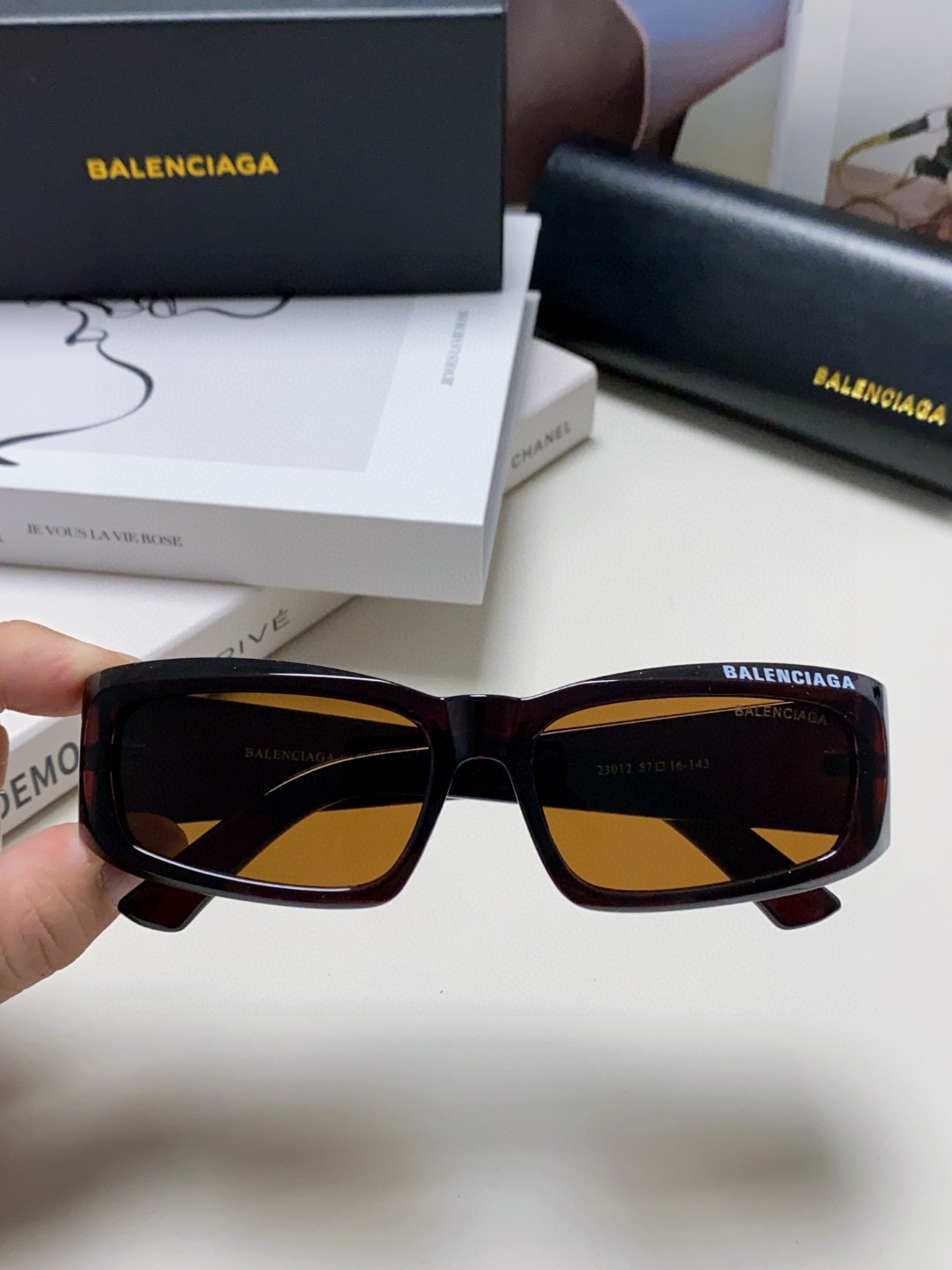  BALENCIAGA 巴黎世家 新款太阳 春夏最新太阳镜  百搭时尚 品质高超 方形
