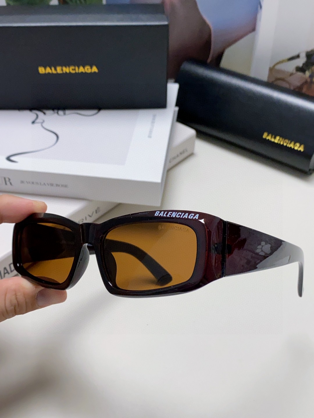  BALENCIAGA 巴黎世家 新款太阳 春夏最新太阳镜  百搭时尚 品质高超 方形