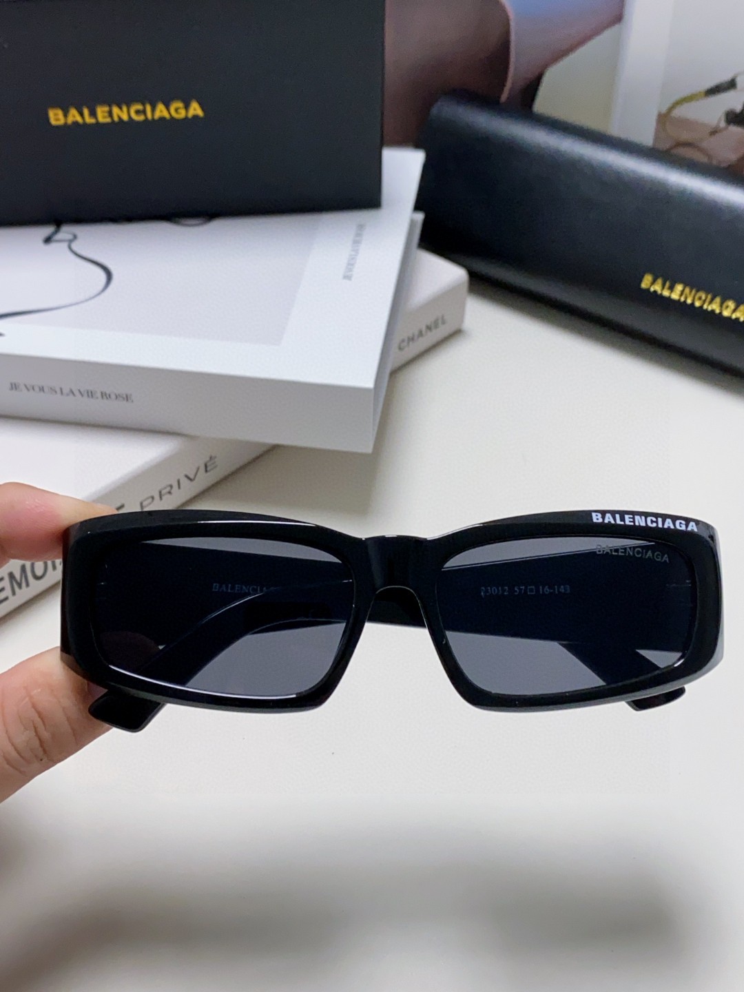  BALENCIAGA 巴黎世家 新款太阳 春夏最新太阳镜  百搭时尚 品质高超 方形