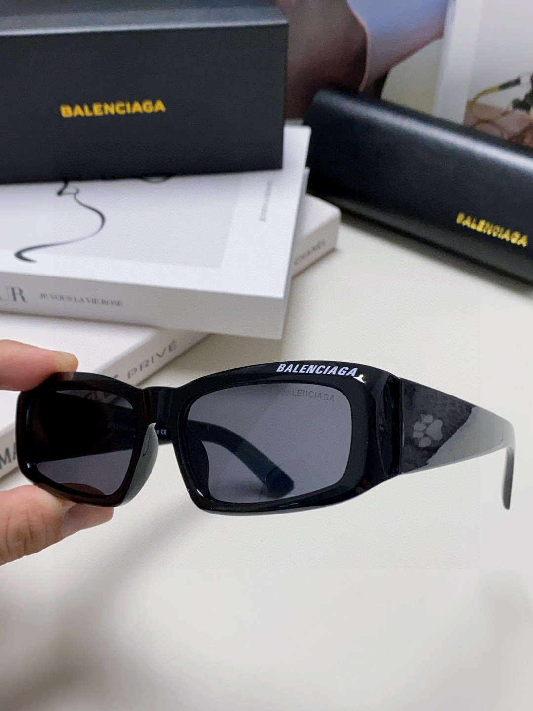  BALENCIAGA 巴黎世家 新款太阳 春夏最新太阳镜  百搭时尚 品质高超 方形