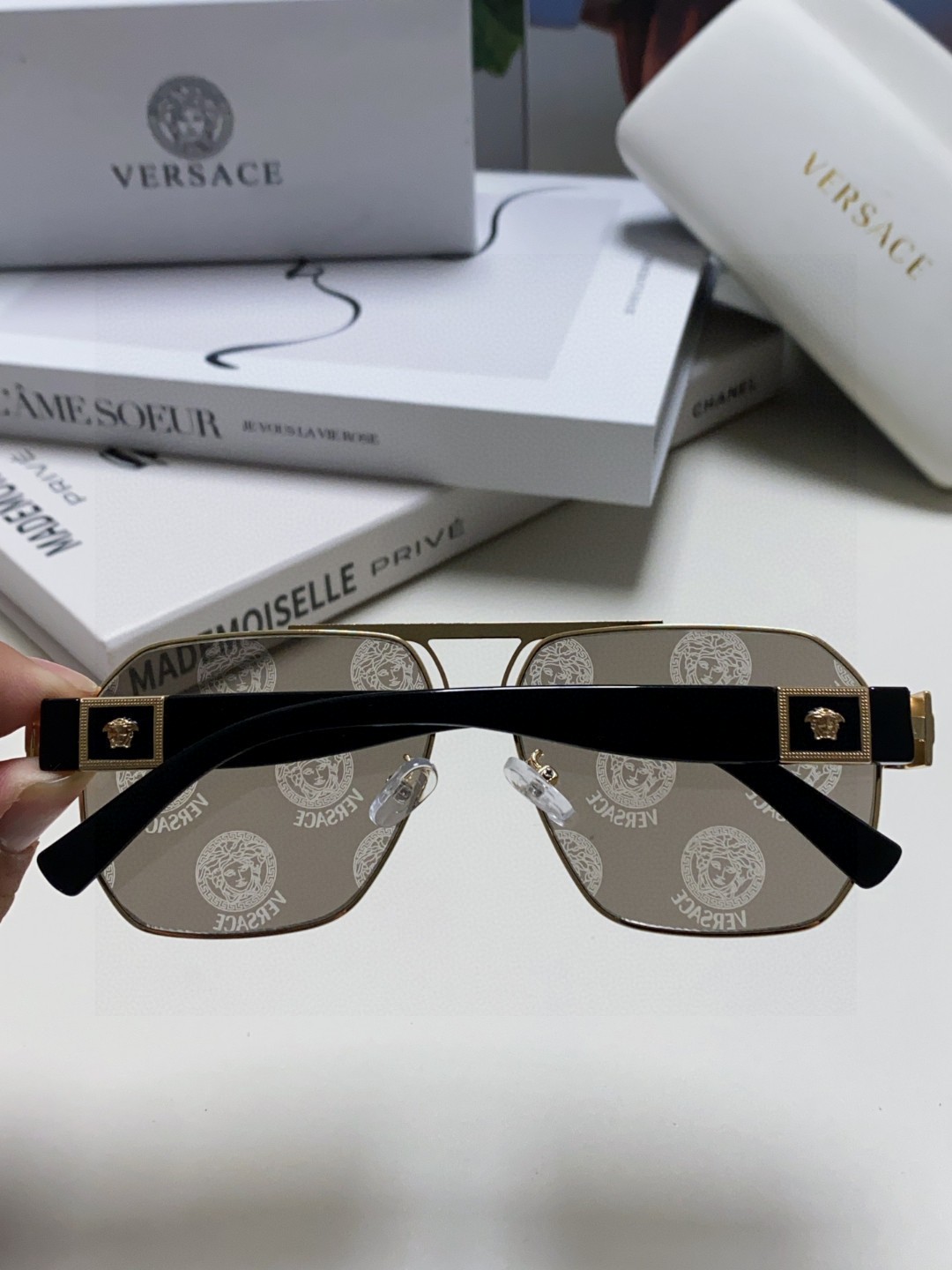   versace 范思哲 方形太阳眼镜 简练金属风 金色美杜莎头像立体有质感 