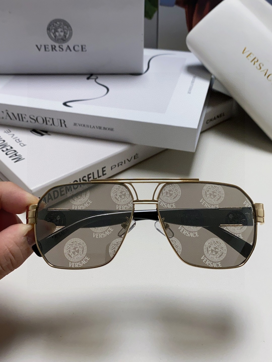   versace 范思哲 方形太阳眼镜 简练金属风 金色美杜莎头像立体有质感 