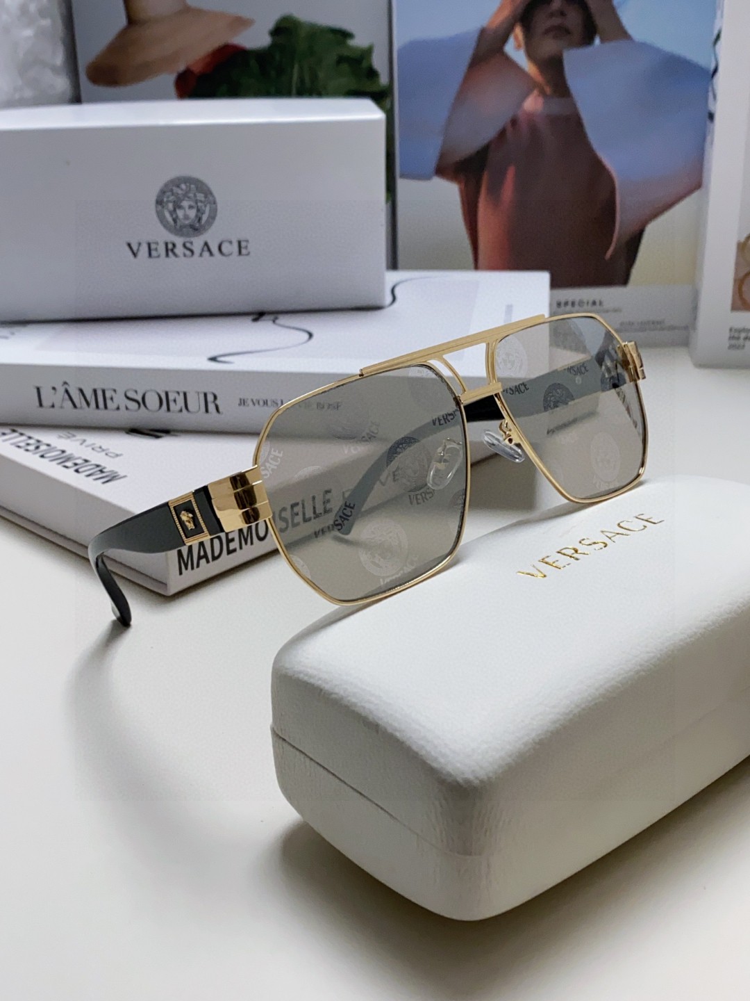   versace 范思哲 方形太阳眼镜 简练金属风 金色美杜莎头像立体有质感 