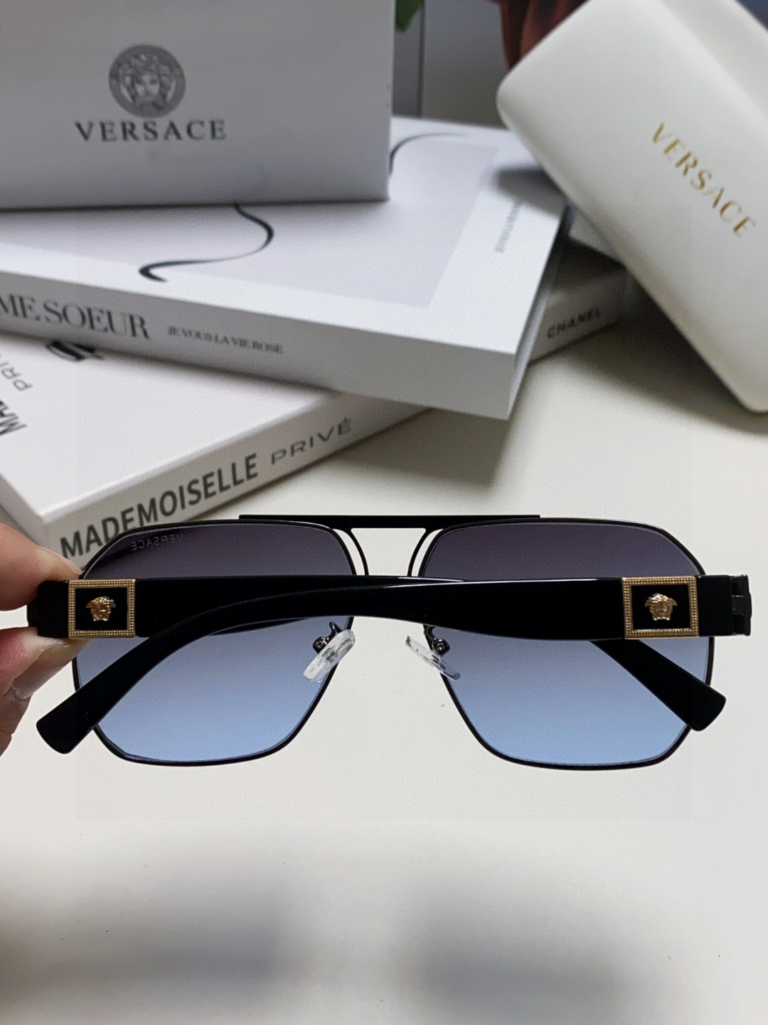   versace 范思哲 方形太阳眼镜 简练金属风 金色美杜莎头像立体有质感 