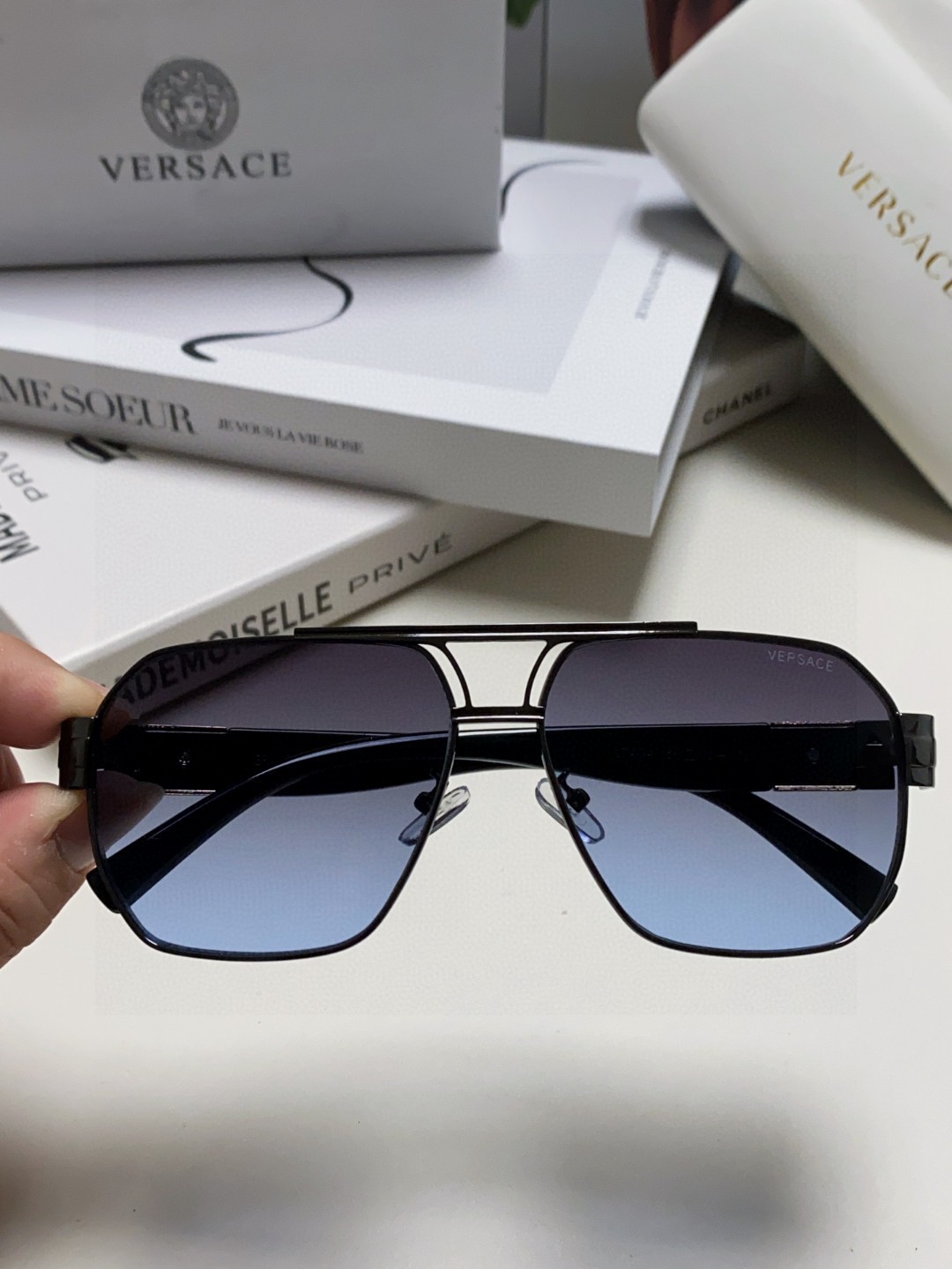   versace 范思哲 方形太阳眼镜 简练金属风 金色美杜莎头像立体有质感 