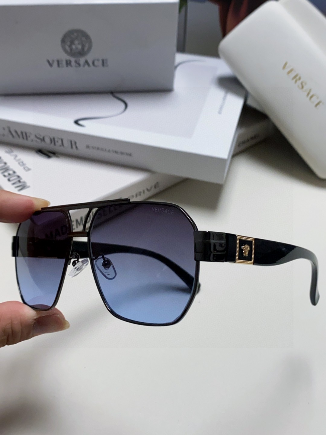   versace 范思哲 方形太阳眼镜 简练金属风 金色美杜莎头像立体有质感 