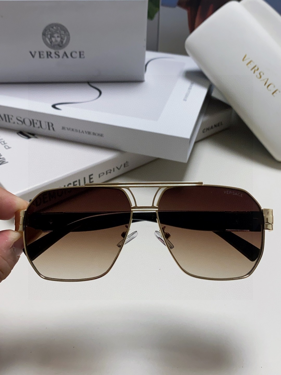   versace 范思哲 方形太阳眼镜 简练金属风 金色美杜莎头像立体有质感 