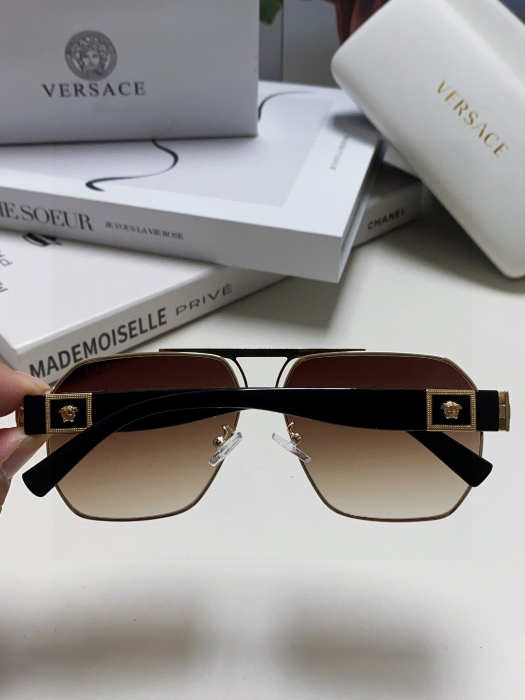   versace 范思哲 方形太阳眼镜 简练金属风 金色美杜莎头像立体有质感 