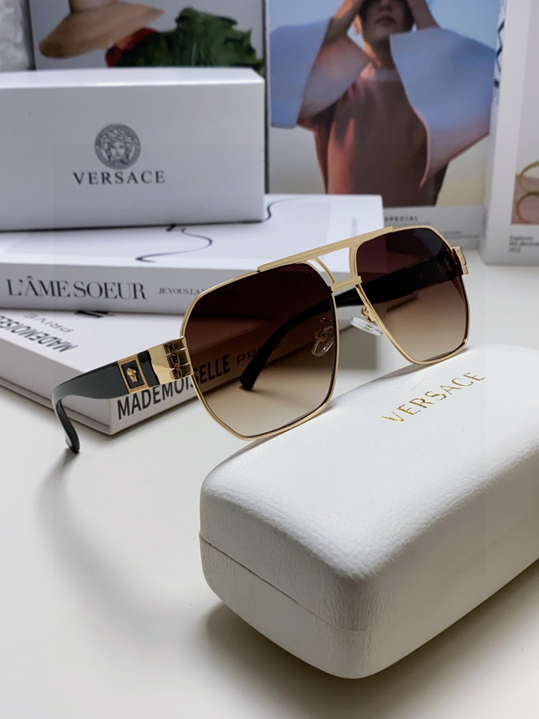   versace 范思哲 方形太阳眼镜 简练金属风 金色美杜莎头像立体有质感 