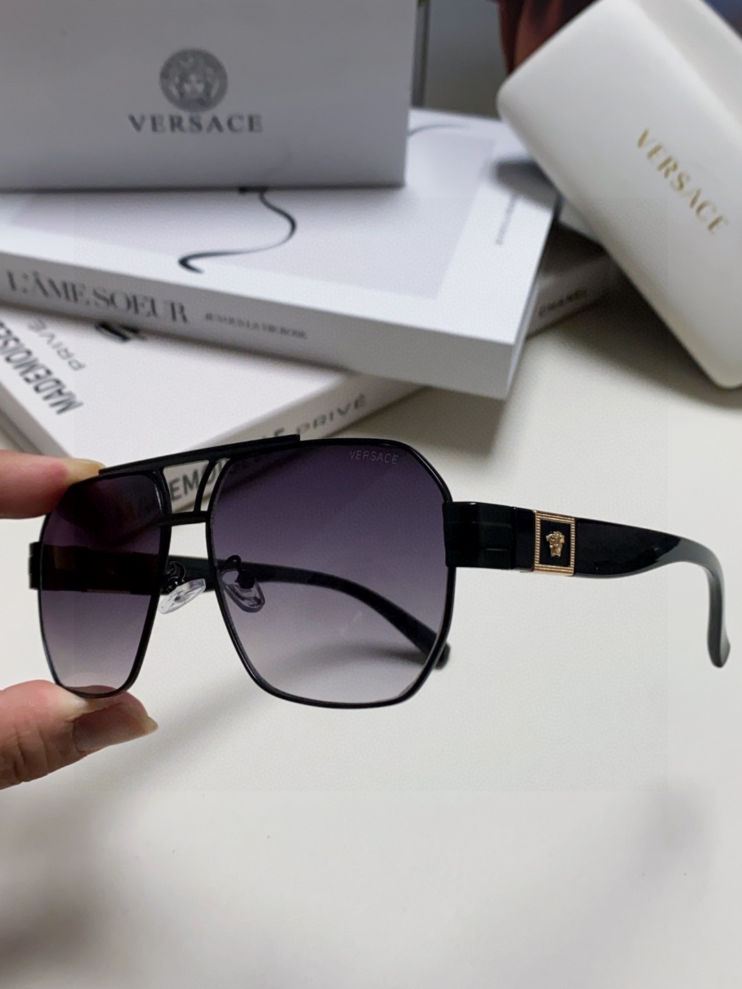  versace 范思哲 方形太阳眼镜 简练金属风 金色美杜莎头像立体有质感 