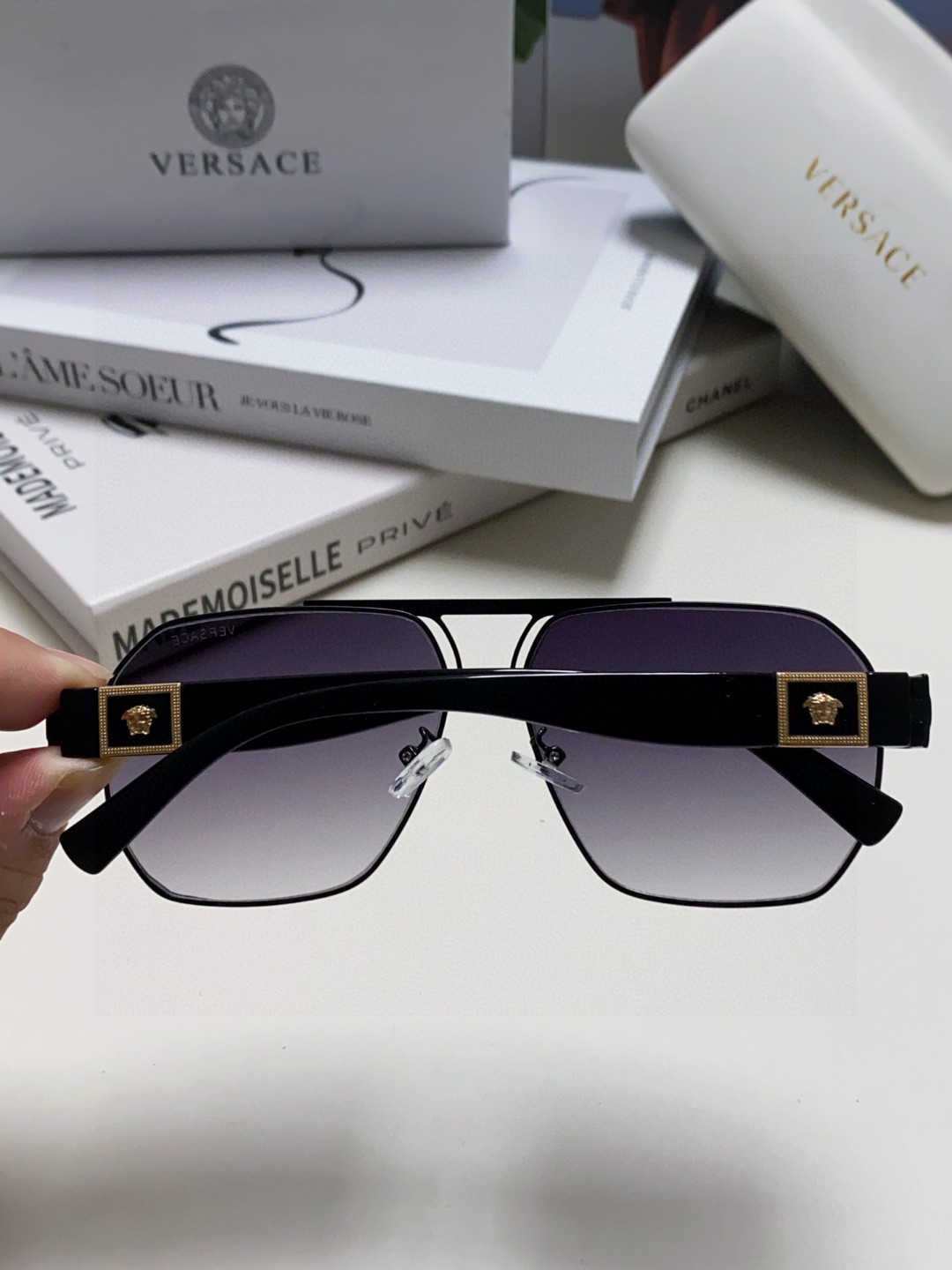   versace 范思哲 方形太阳眼镜 简练金属风 金色美杜莎头像立体有质感 
