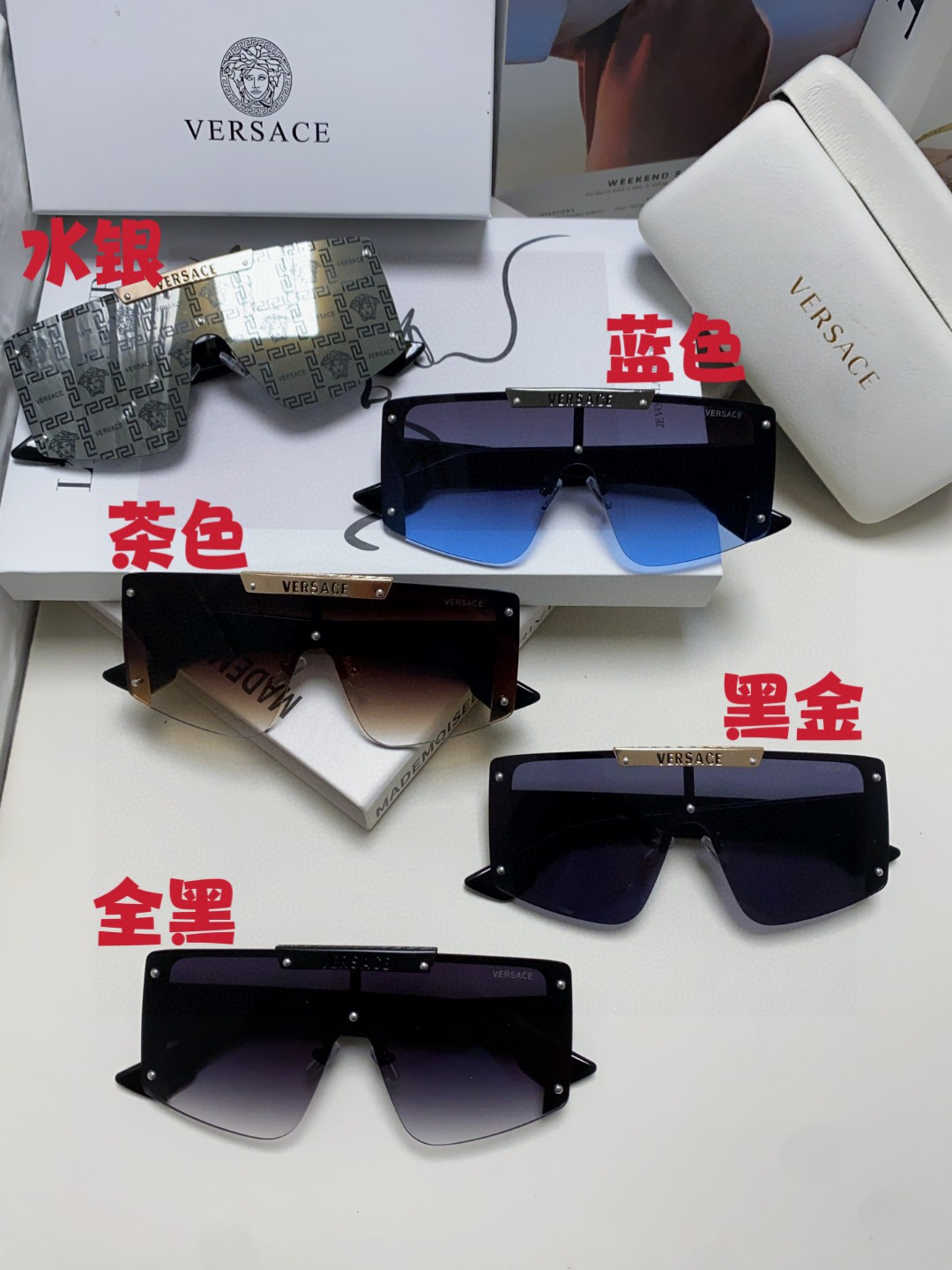  VERSACE 范思哲 走秀款精选
这次色彩华丽鲜艳~
美杜莎标志的经典耐看,色彩大胆丰富