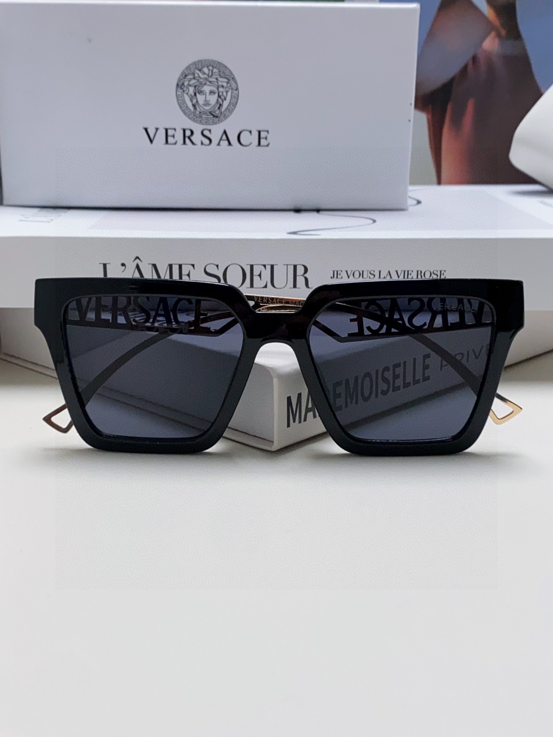  VERSACE 范思哲 新款到货🎉网红力推款式，意大利设计，进口板材制作强独特Logo经典设计悠闲简约