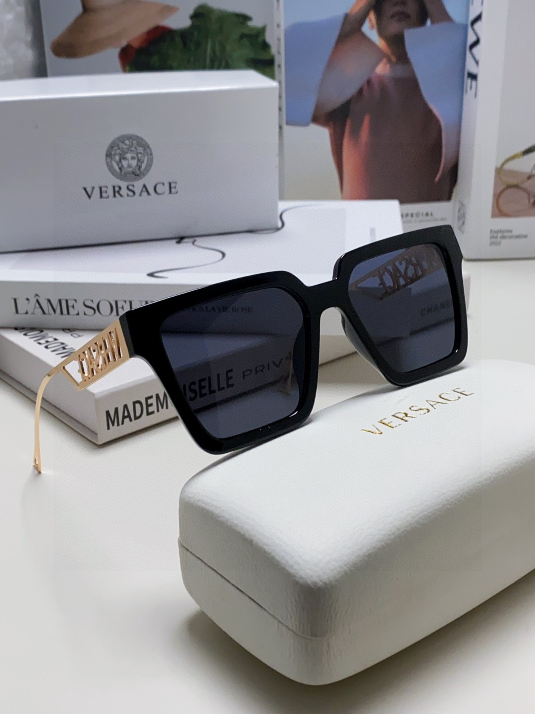  VERSACE 范思哲 新款到货🎉网红力推款式，意大利设计，进口板材制作强独特Logo经典设计悠闲简约