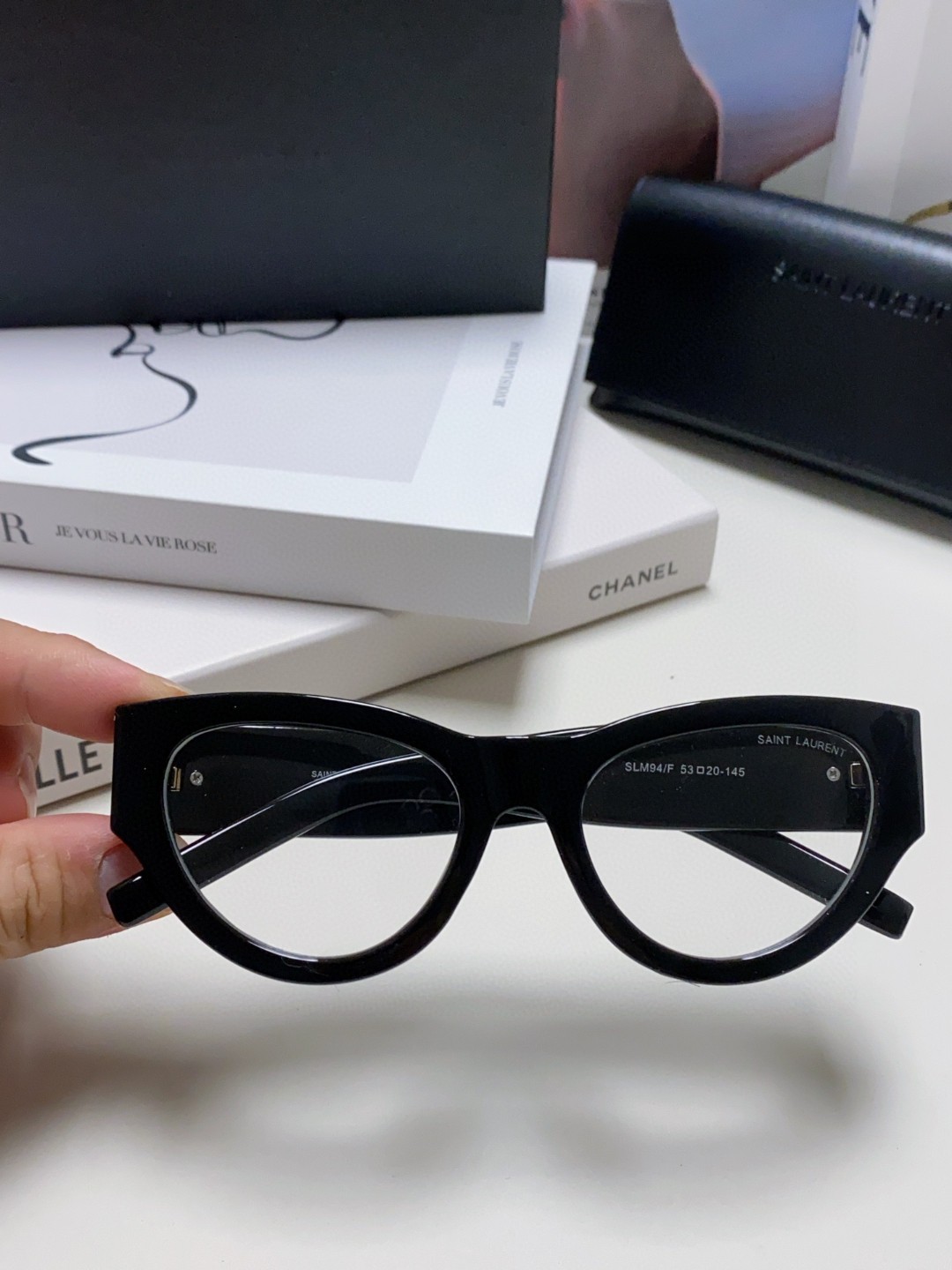  YSL 圣罗兰🕶️张嘉倪✖️Ysl 姐姐好美🌷高品质的产品真的很吸粉💪戴上显脸小又时髦，气场十足，不挑