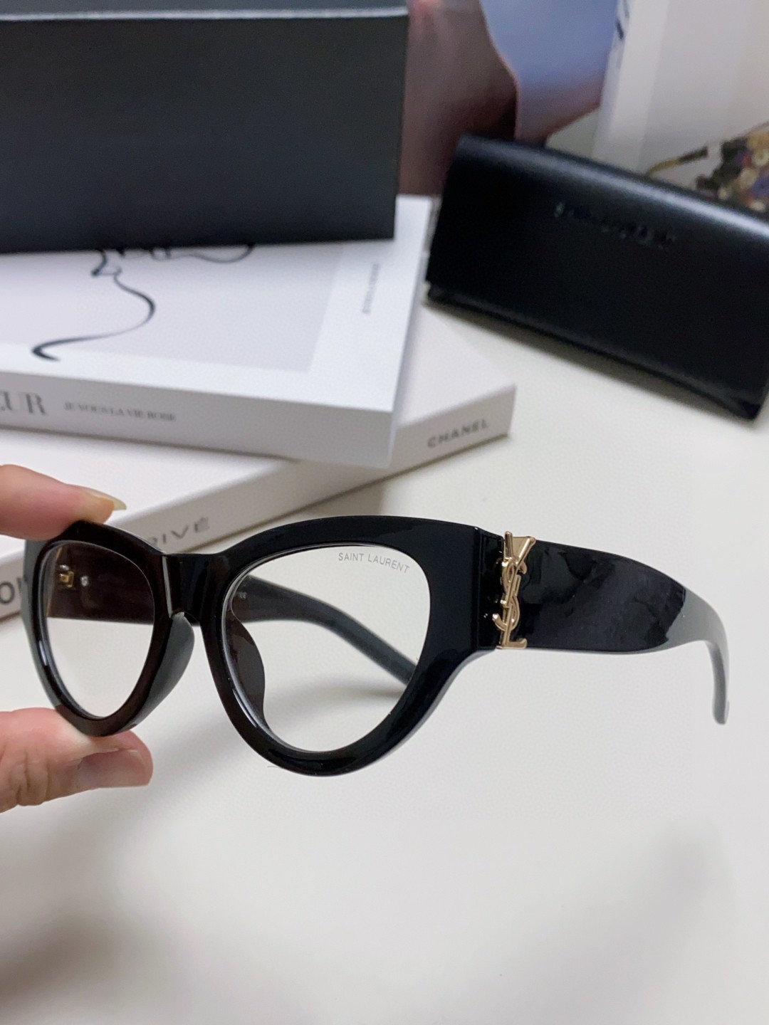  YSL 圣罗兰🕶️张嘉倪✖️Ysl 姐姐好美🌷高品质的产品真的很吸粉💪戴上显脸小又时髦，气场十足，不挑