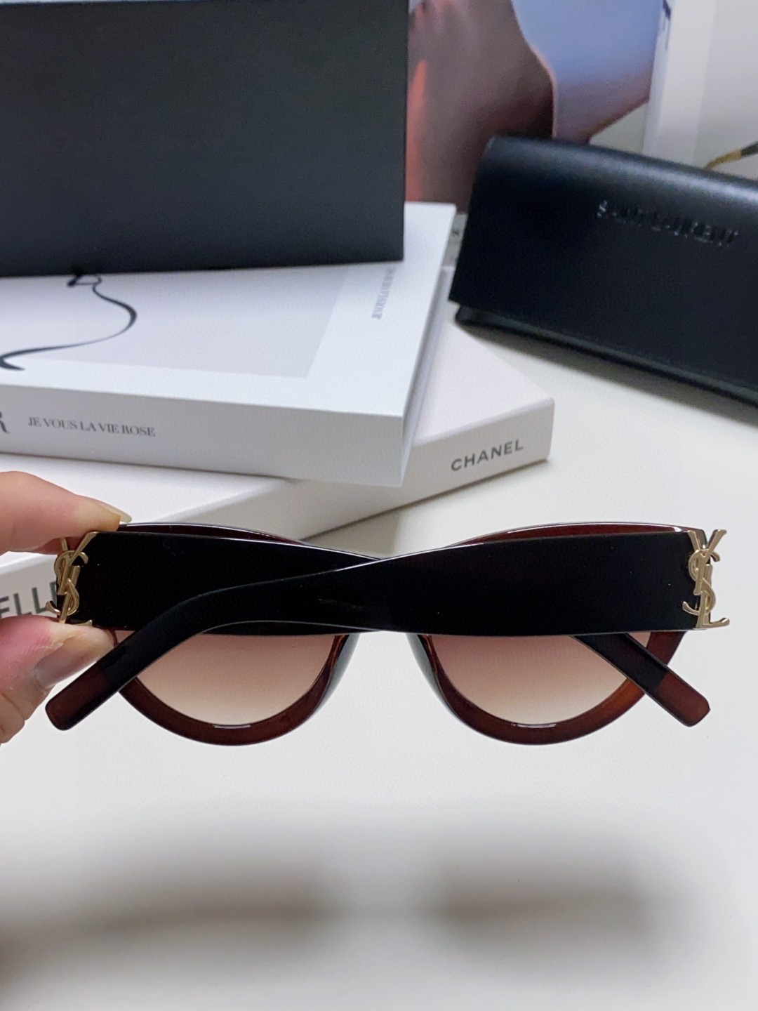  YSL 圣罗兰🕶️张嘉倪✖️Ysl 姐姐好美🌷高品质的产品真的很吸粉💪戴上显脸小又时髦，气场十足，不挑