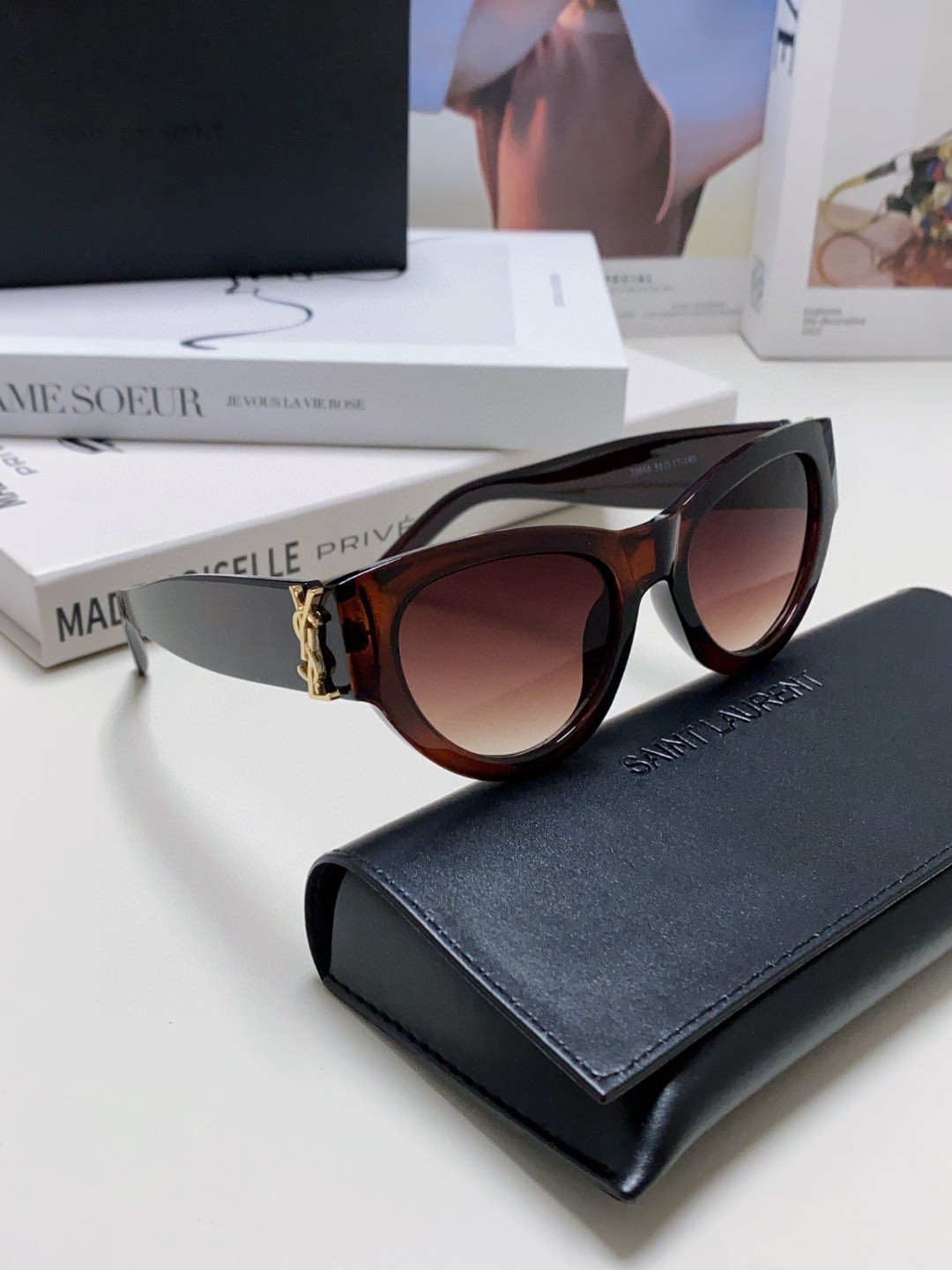  YSL 圣罗兰🕶️张嘉倪✖️Ysl 姐姐好美🌷高品质的产品真的很吸粉💪戴上显脸小又时髦，气场十足，不挑