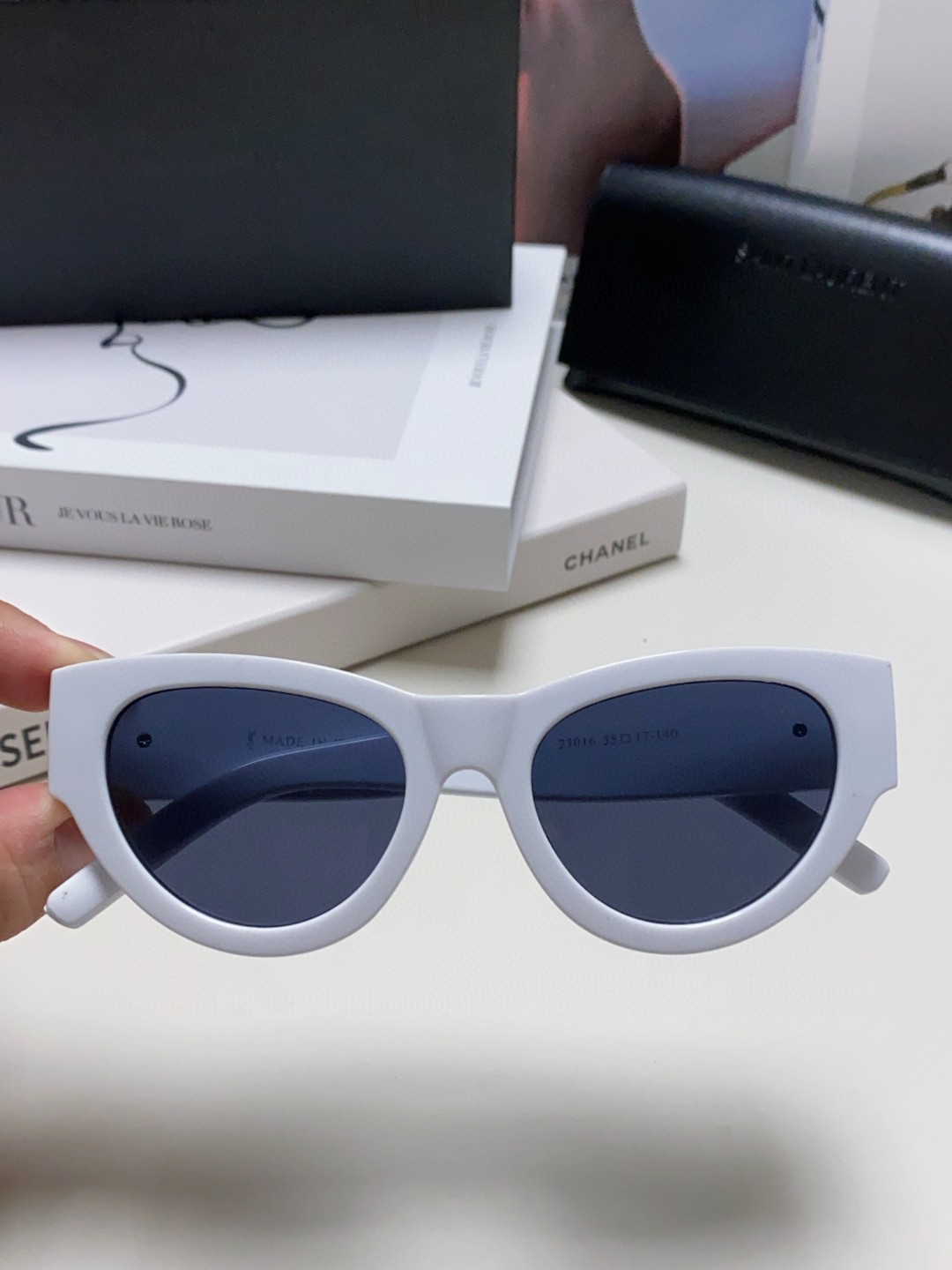  YSL 圣罗兰🕶️张嘉倪✖️Ysl 姐姐好美🌷高品质的产品真的很吸粉💪戴上显脸小又时髦，气场十足，不挑