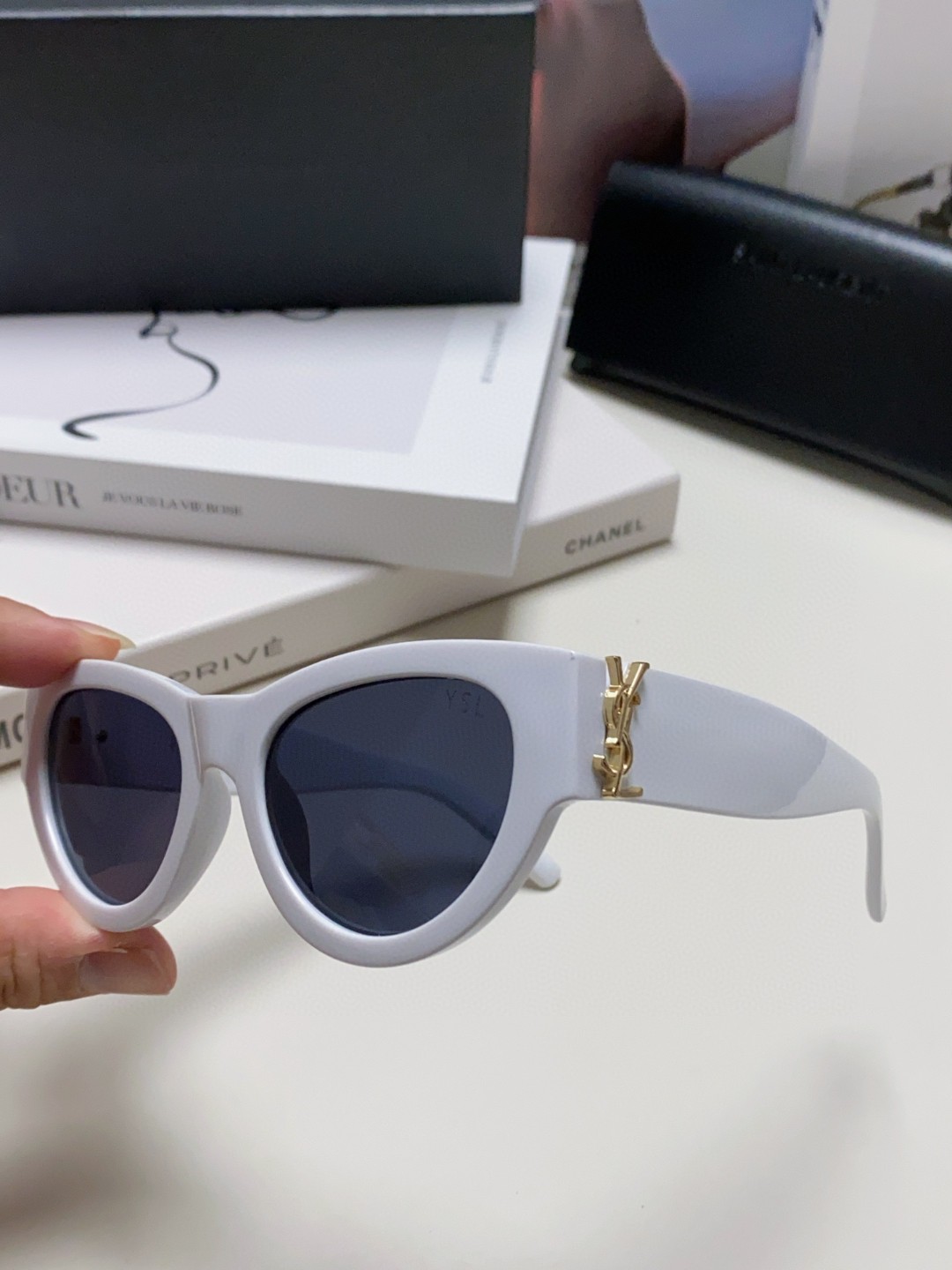  YSL 圣罗兰🕶️张嘉倪✖️Ysl 姐姐好美🌷高品质的产品真的很吸粉💪戴上显脸小又时髦，气场十足，不挑