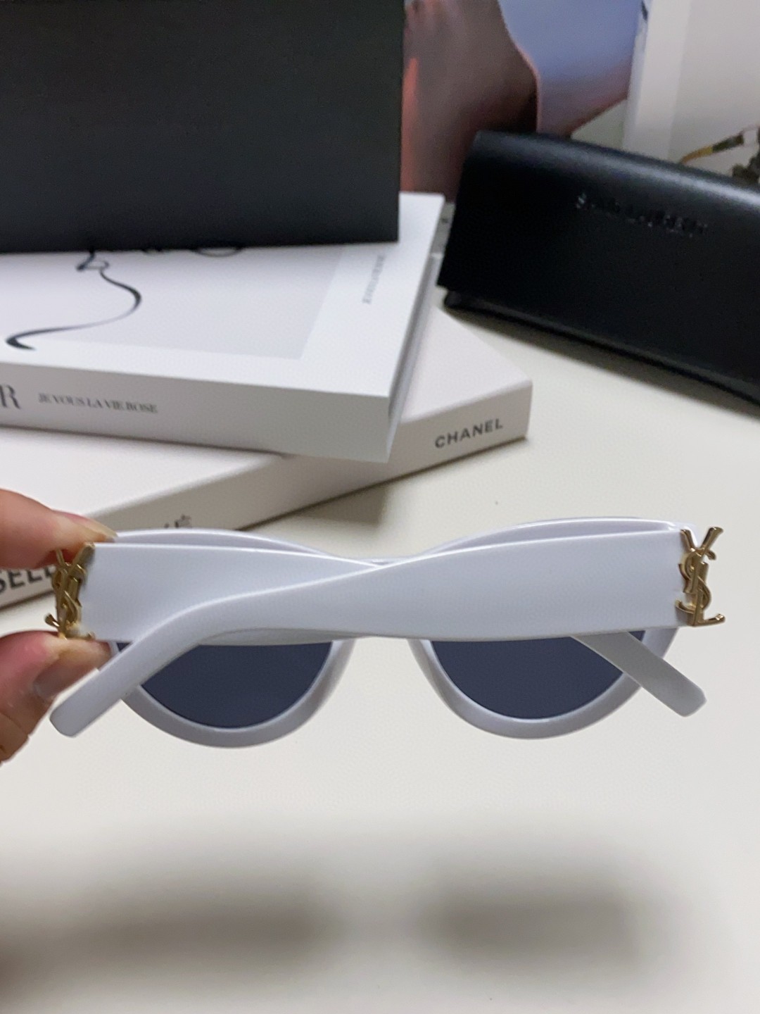  YSL 圣罗兰🕶️张嘉倪✖️Ysl 姐姐好美🌷高品质的产品真的很吸粉💪戴上显脸小又时髦，气场十足，不挑
