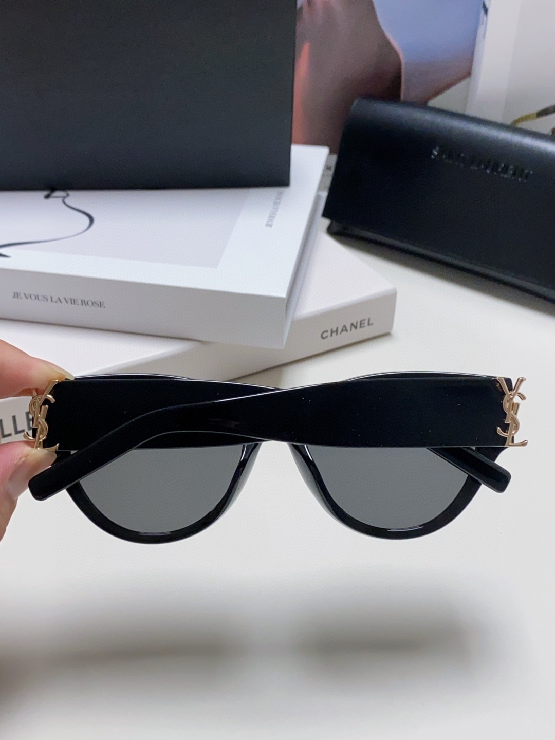  YSL 圣罗兰🕶️张嘉倪✖️Ysl 姐姐好美🌷高品质的产品真的很吸粉💪戴上显脸小又时髦，气场十足，不挑
