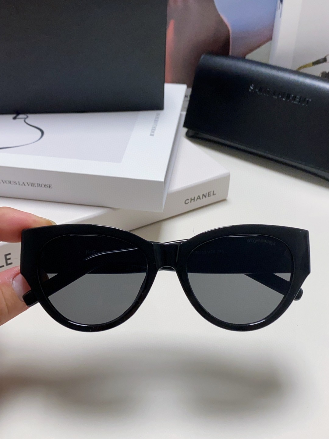  YSL 圣罗兰🕶️张嘉倪✖️Ysl 姐姐好美🌷高品质的产品真的很吸粉💪戴上显脸小又时髦，气场十足，不挑