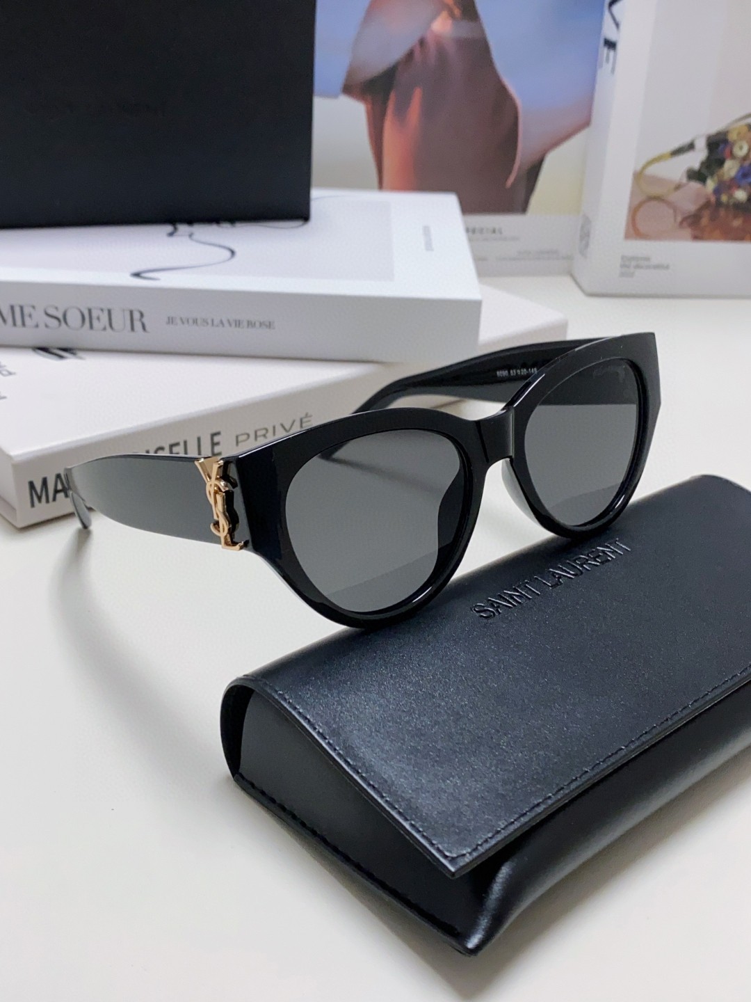  YSL 圣罗兰🕶️张嘉倪✖️Ysl 姐姐好美🌷高品质的产品真的很吸粉💪戴上显脸小又时髦，气场十足，不挑