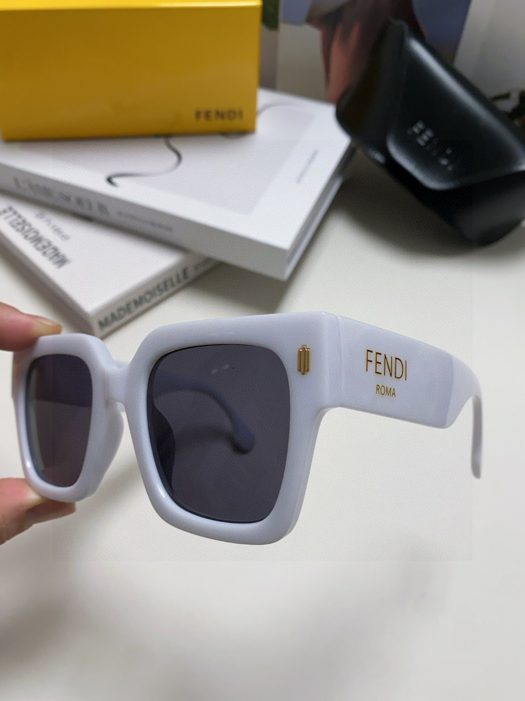  Fendi芬迪 2025最新款 墨镜太阳眼镜字母圆脸方型防紫外线方框男女通用  