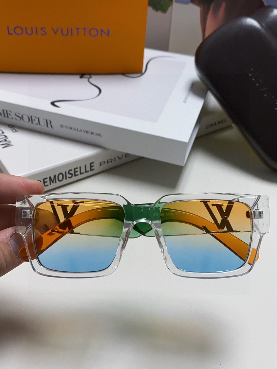  LV 路易威登 新款太阳眼镜复古个性前卫 墨镜模特款高质感板材高品质方框
