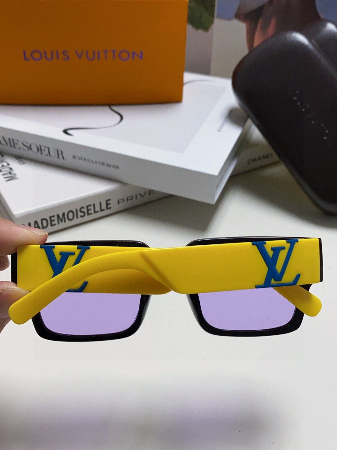  LV 路易威登 新款太阳眼镜复古个性前卫 墨镜模特款高质感板材高品质方框