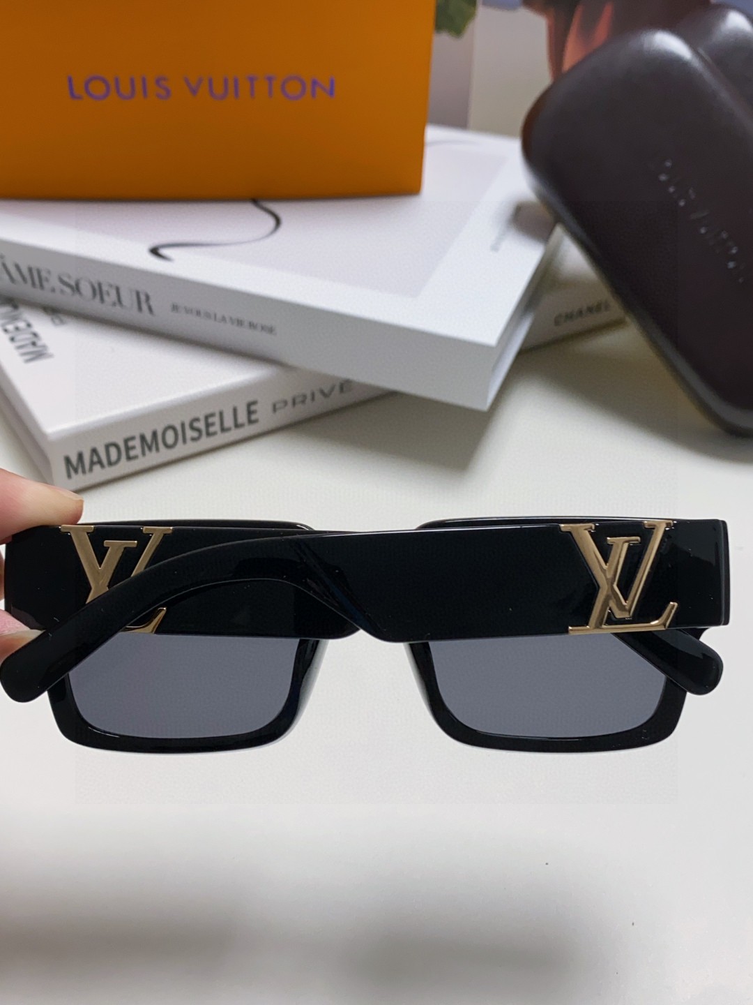  LV 路易威登 新款太阳眼镜复古个性前卫 墨镜模特款高质感板材高品质方框