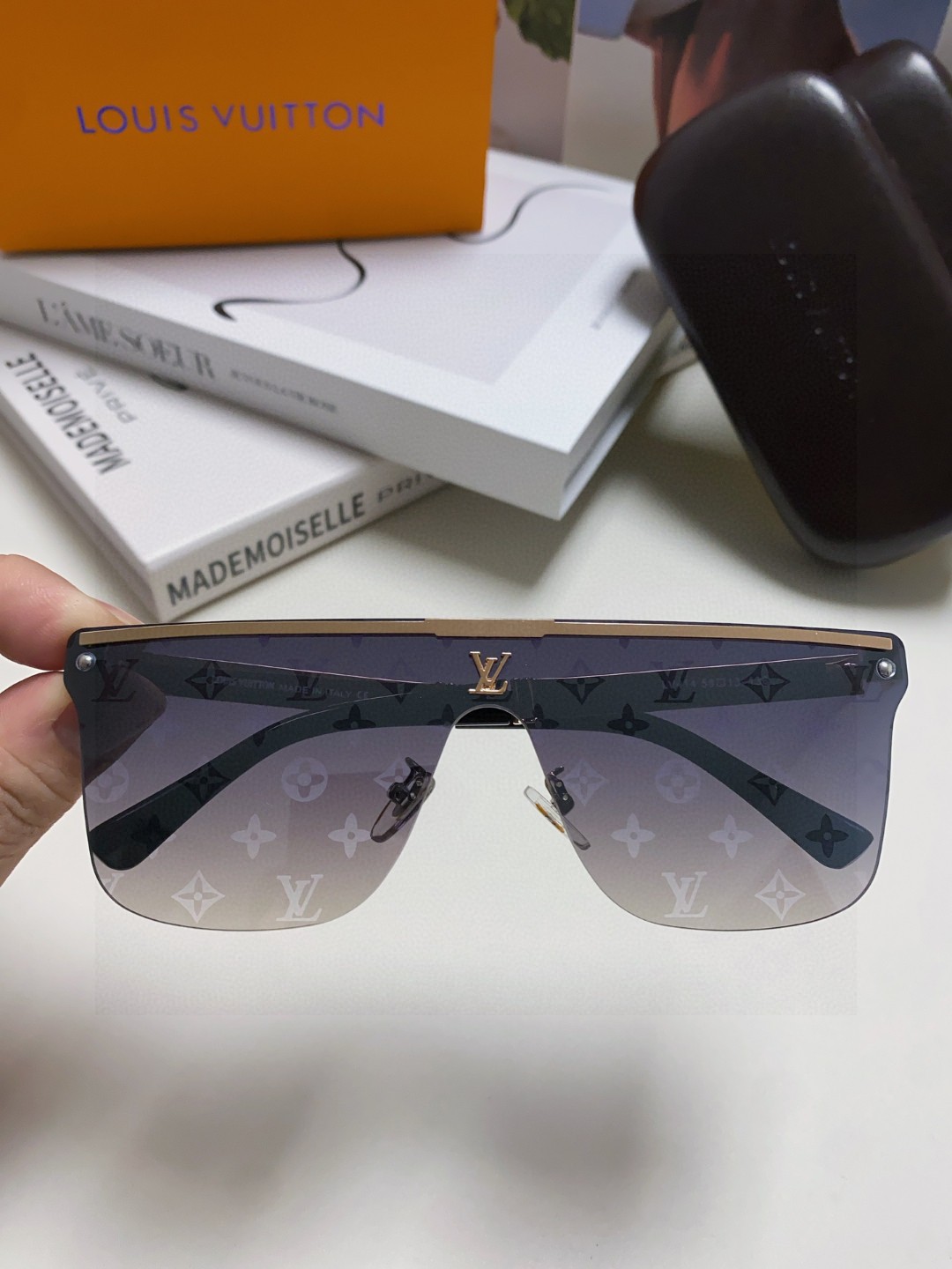  Lv路易威登男士新款太阳墨镜🕶️，老花陵格镜腿，出游开车必备