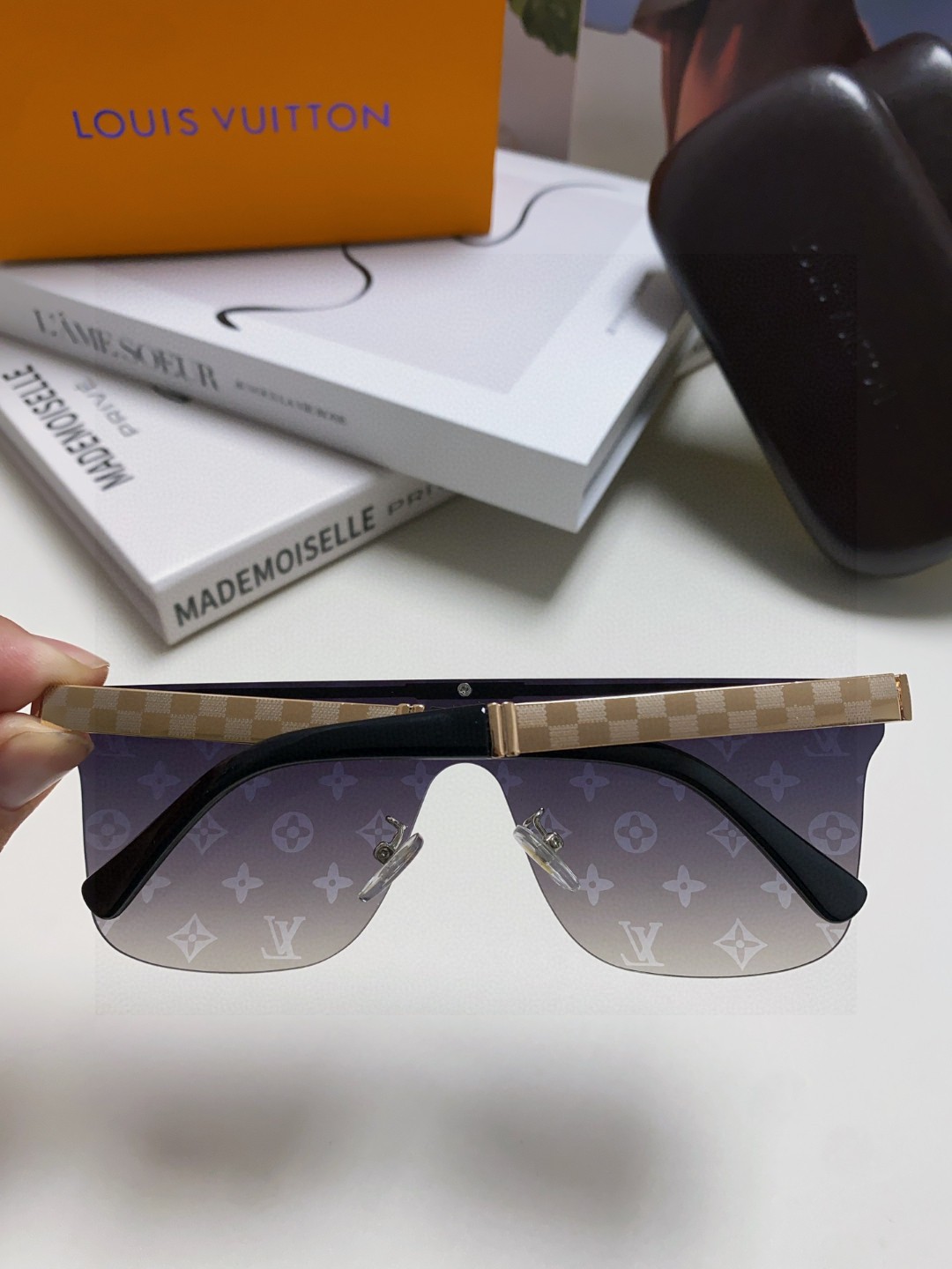  Lv路易威登男士新款太阳墨镜🕶️，老花陵格镜腿，出游开车必备