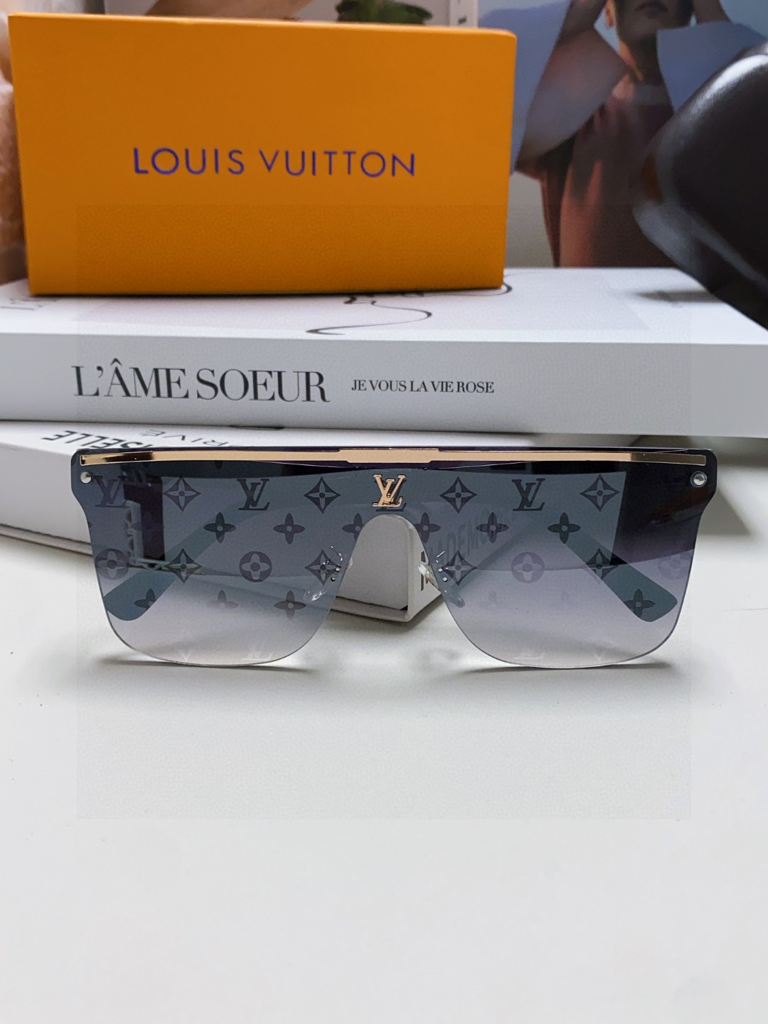  Lv路易威登男士新款太阳墨镜🕶️，老花陵格镜腿，出游开车必备