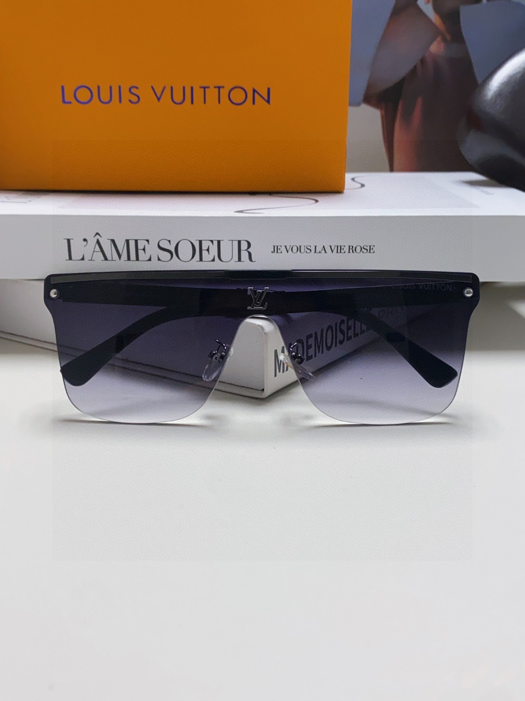  Lv路易威登男士新款太阳墨镜🕶️，老花陵格镜腿，出游开车必备