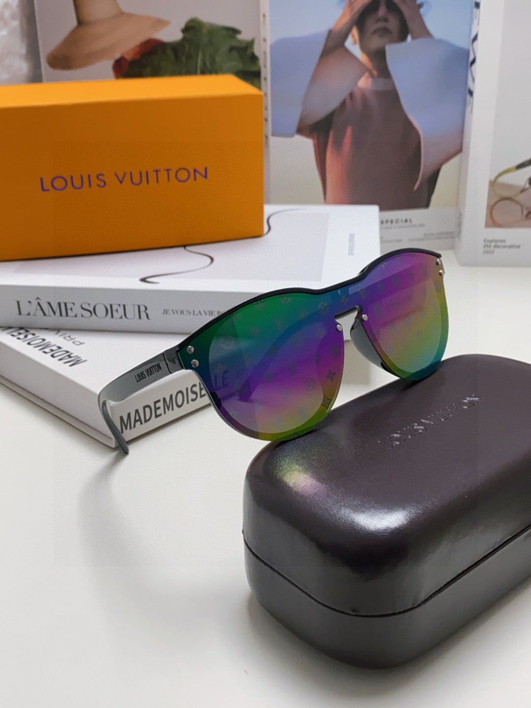  LOUIS VUITTON 圆框 细节满满 原版LV切边无框造型 华丽转身 拥有无限品位 图案设计  