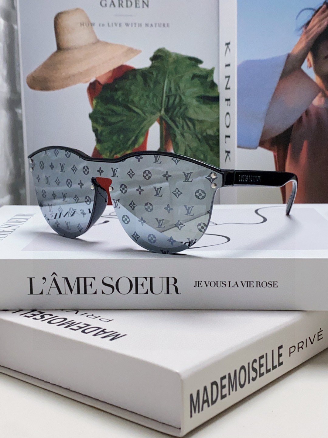  LOUIS VUITTON 圆框 细节满满 原版LV切边无框造型 华丽转身 拥有无限品位 图案设计  