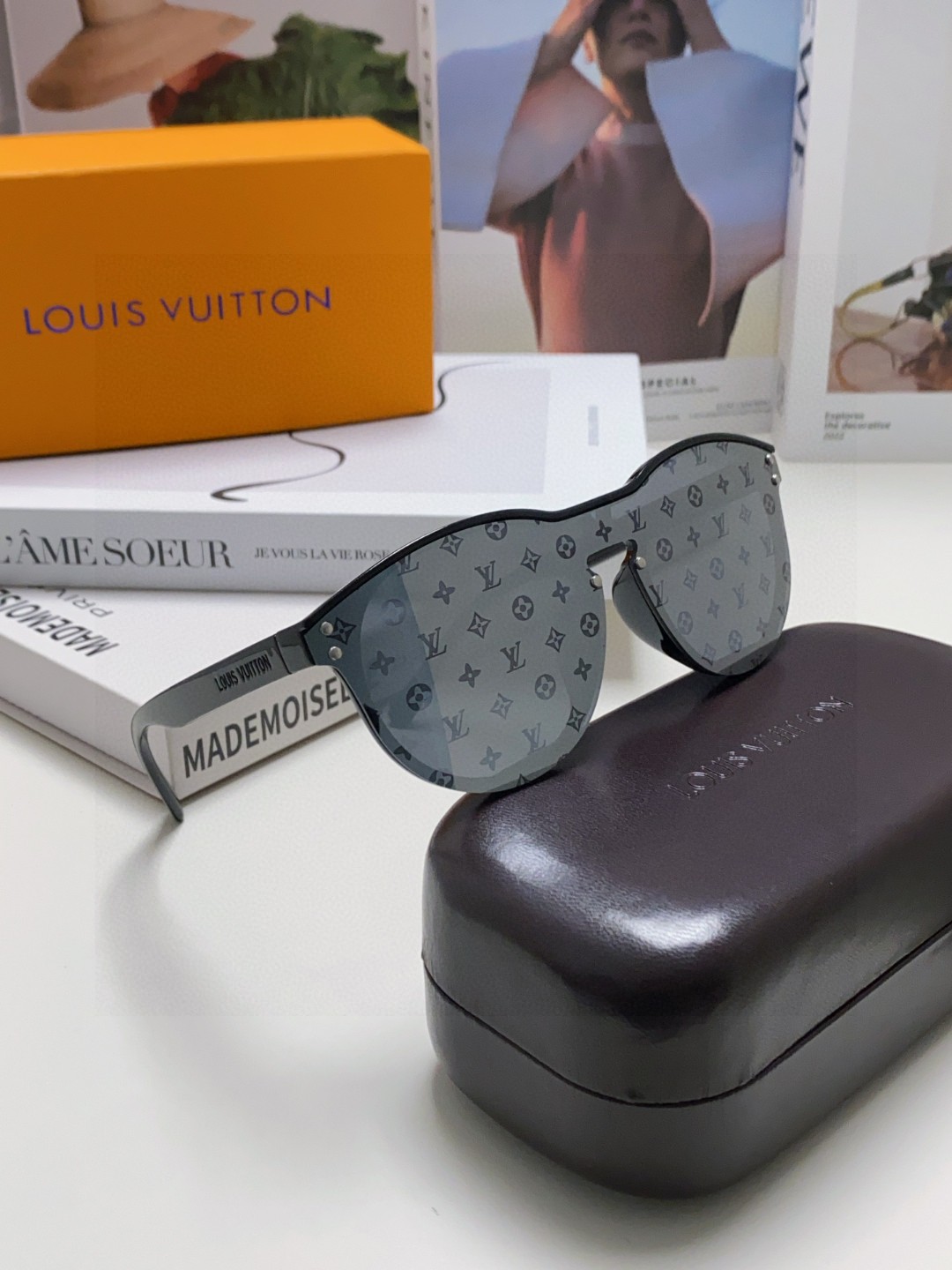  LOUIS VUITTON 圆框 细节满满 原版LV切边无框造型 华丽转身 拥有无限品位 图案设计  