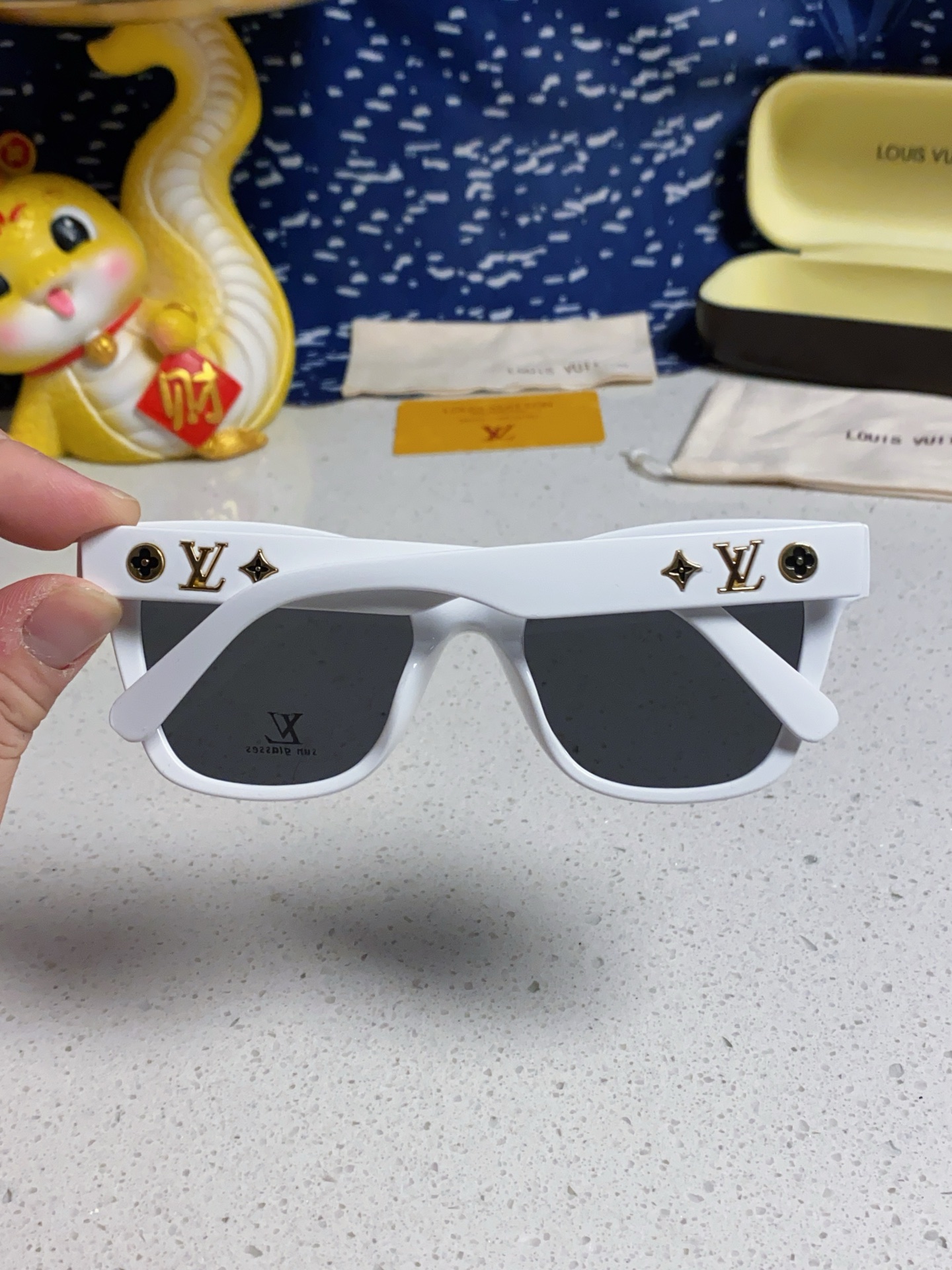  Lv路易威登 2025新款时尚防晒猫眼女款太阳眼镜潮流时尚 高级感流行墨镜女士 