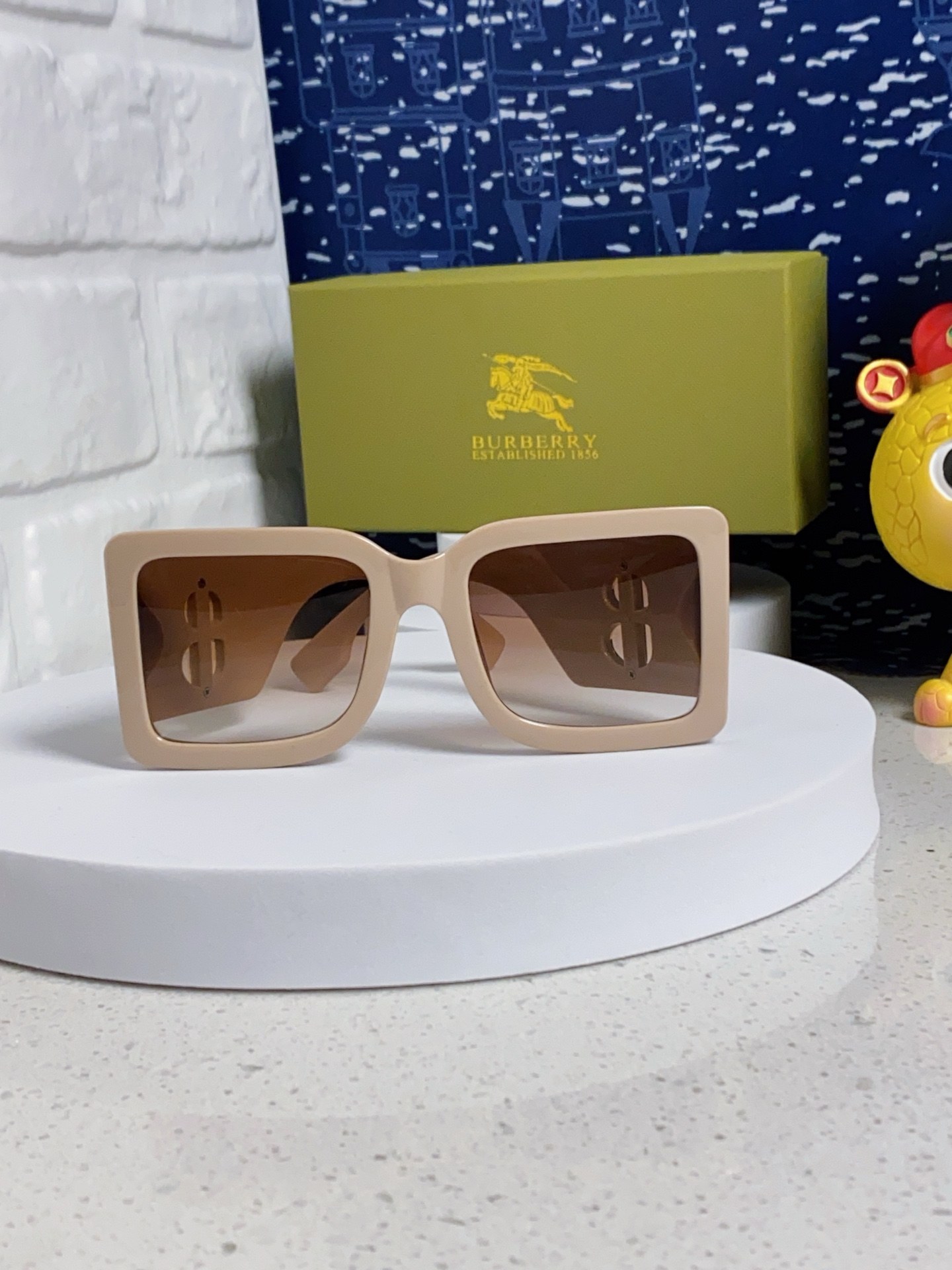  Burberry巴宝莉 墨镜女25年新款BE4406U大框B字母logo潮流太阳眼镜