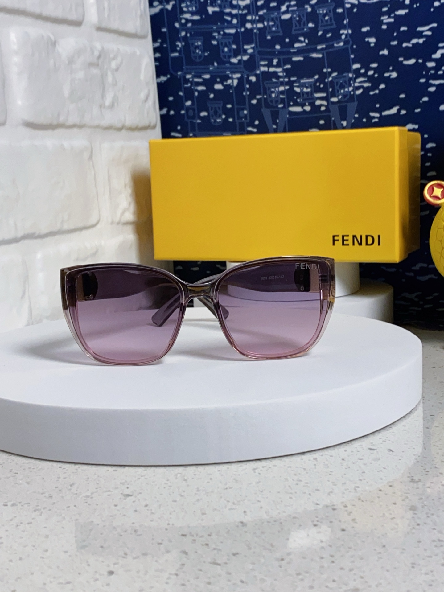  Fendi芬迪 2025新款偏光猫眼墨镜女方圆脸防紫外线太阳镜男女通用 