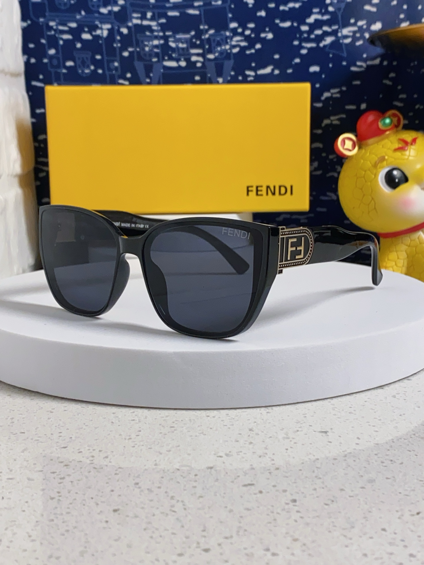  Fendi芬迪 2025新款偏光猫眼墨镜女方圆脸防紫外线太阳镜男女通用 