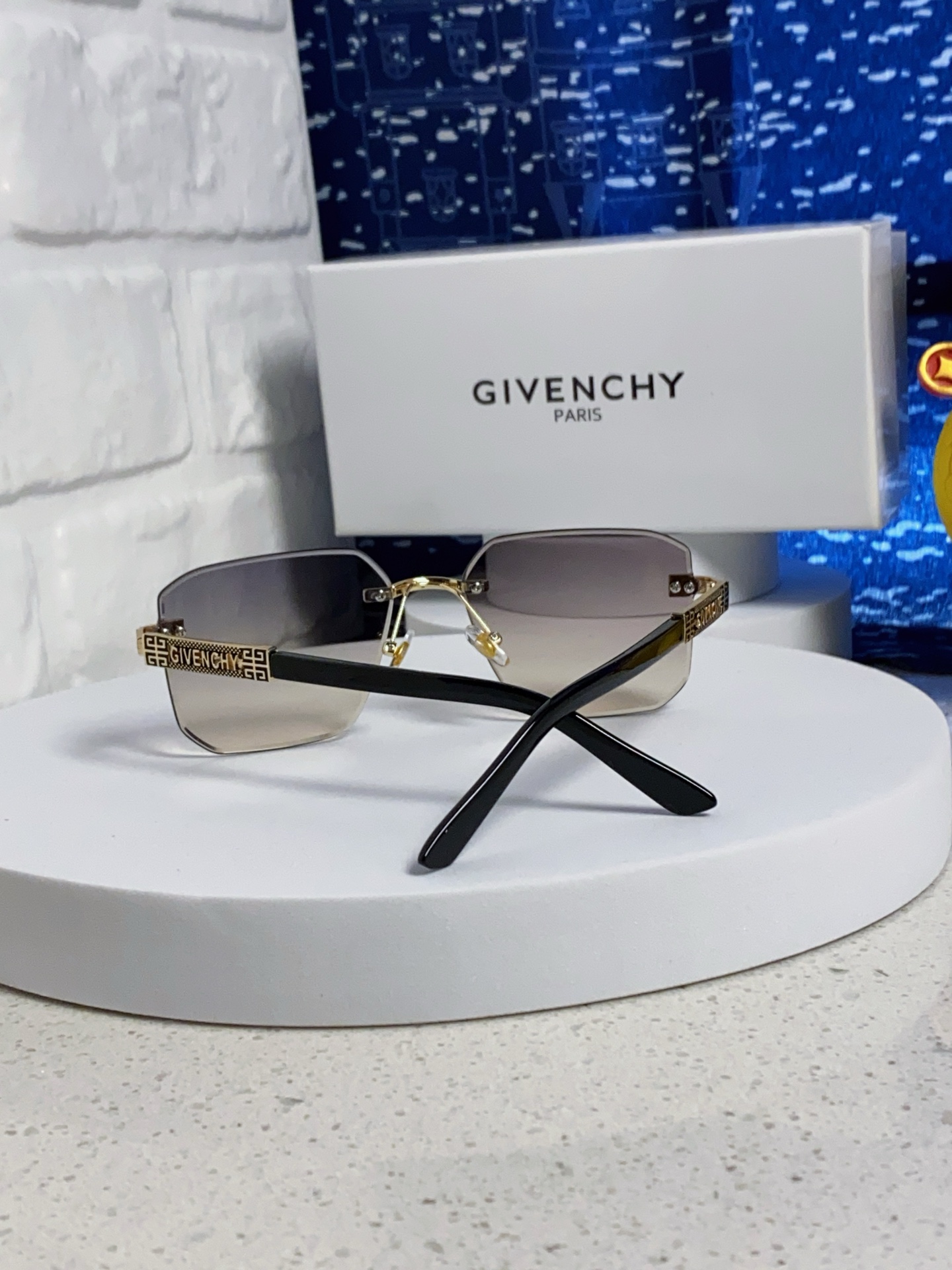 Givenchy纪梵希 2025新款方形时尚太阳镜欧美个性无边框装饰个性切边PC片墨镜 男女通用