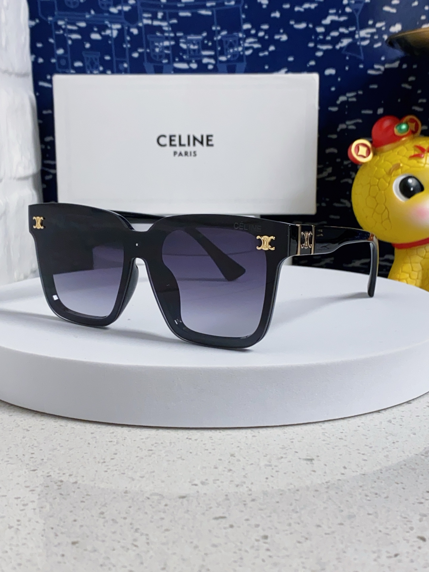  Celine塞林 2025新款方框墨镜女潮高级感大框圆脸显瘦海边偏光防紫外线太阳眼镜 男女通用 