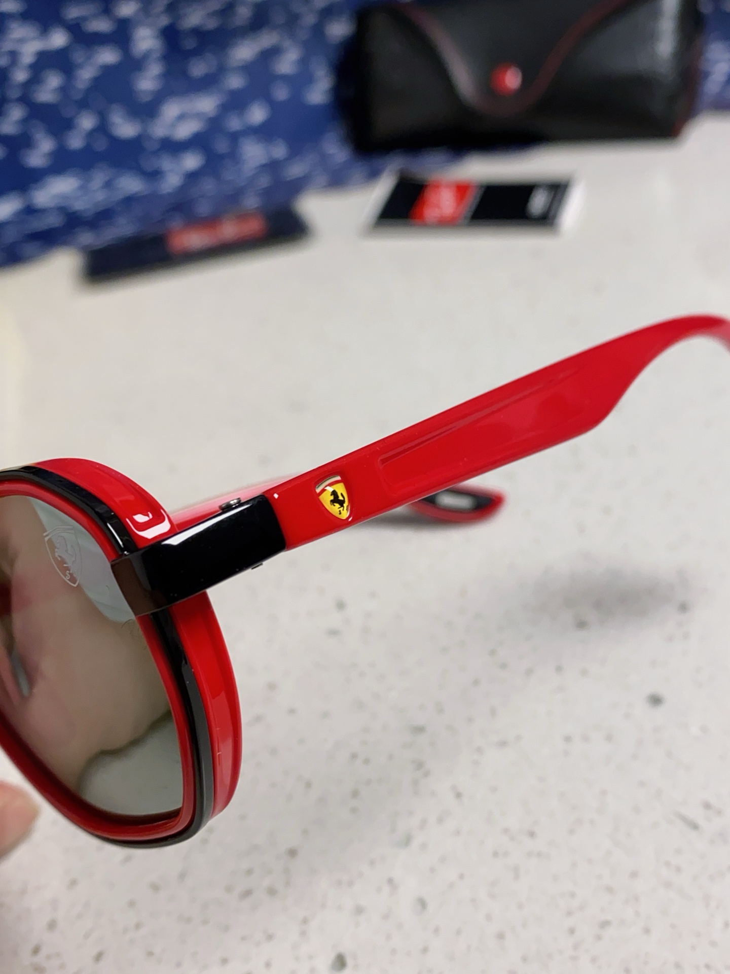   爆款来袭 现货 RAYBAN 雷朋法拉利合作款 代工厂品质 💛💚❤️男女通用太阳镜 防爆玻璃镜片 轻