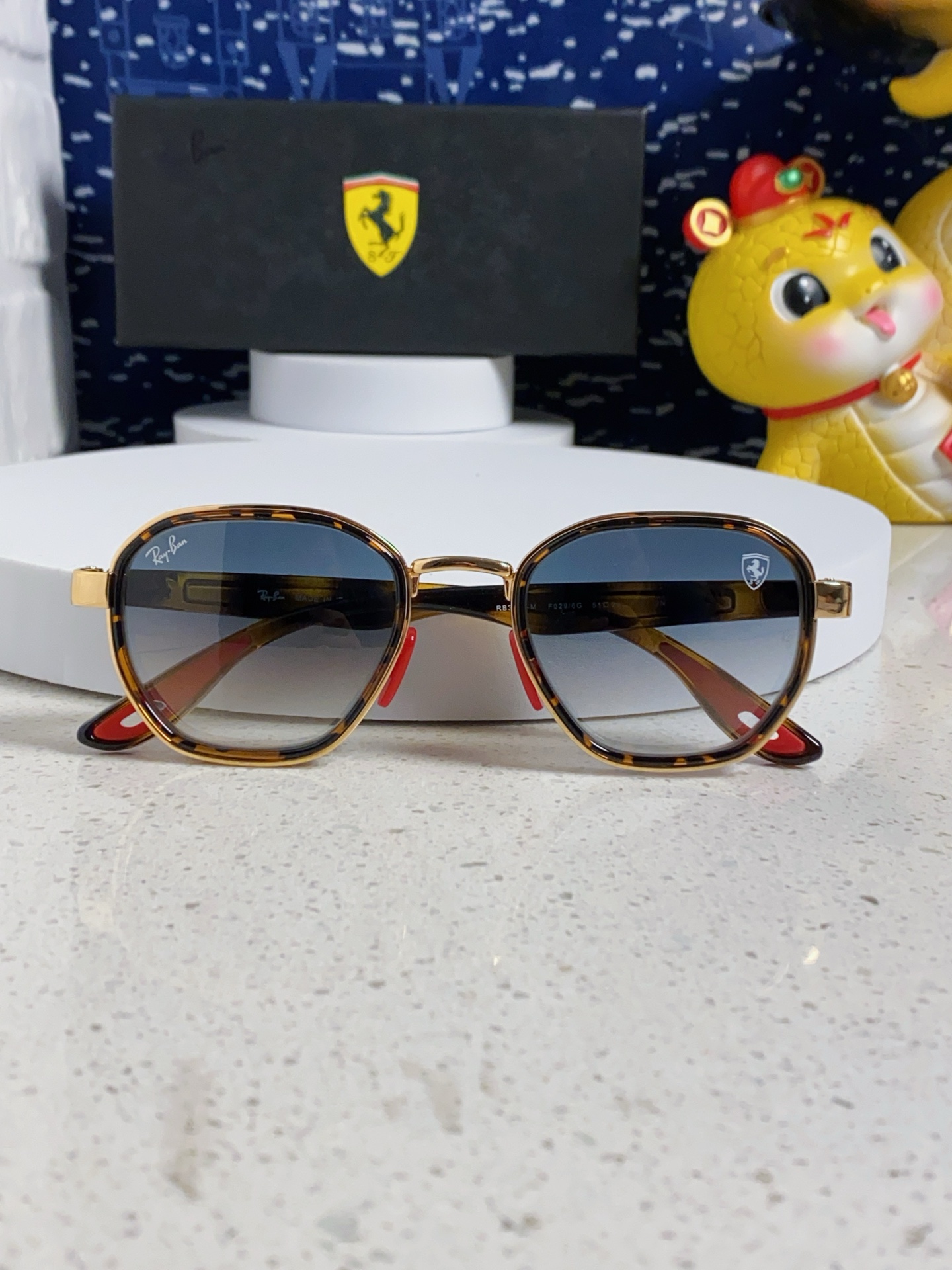   爆款来袭 现货 RAYBAN 雷朋法拉利合作款 代工厂品质 💛💚❤️男女通用太阳镜 防爆玻璃镜片 轻
