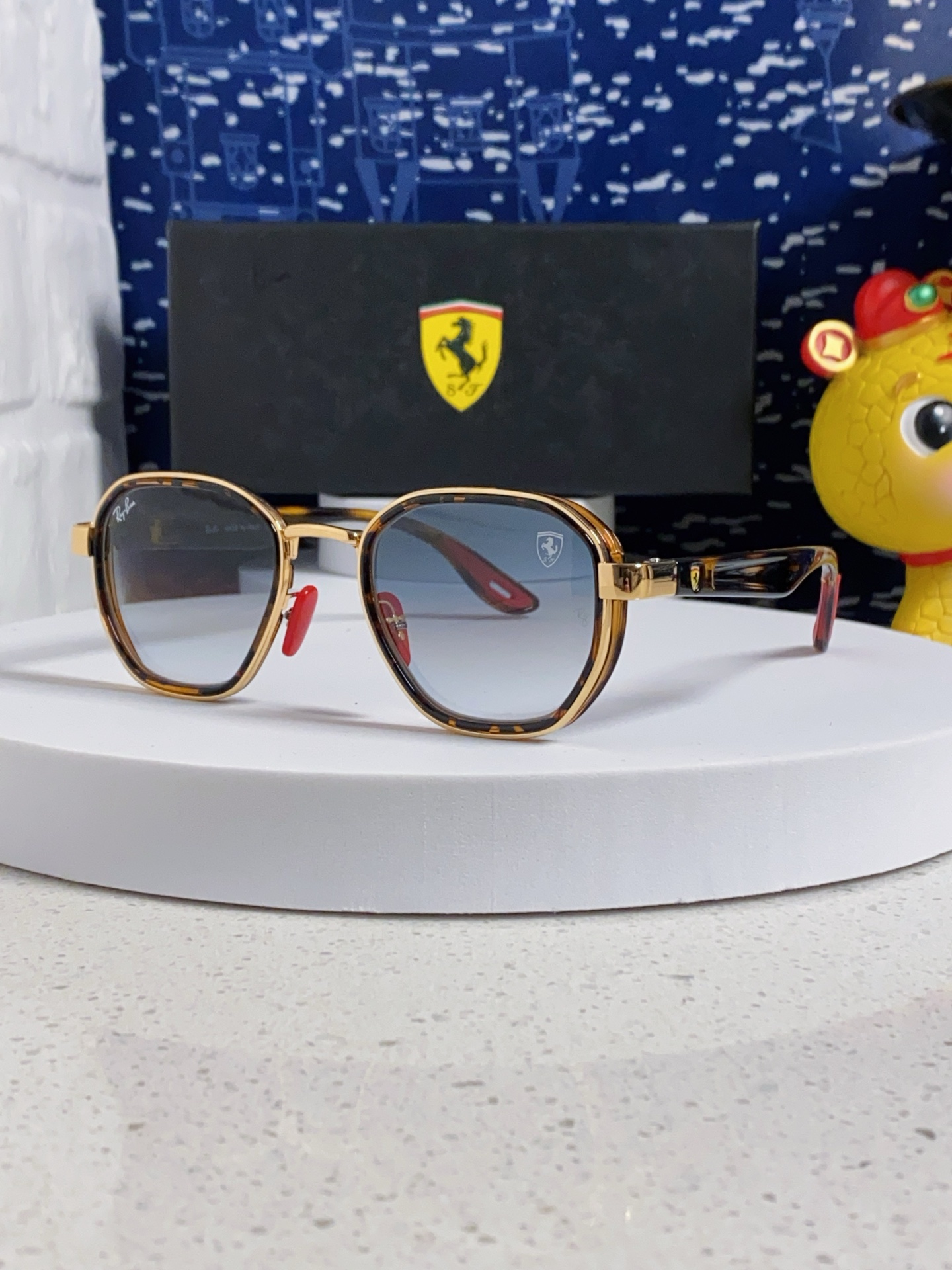   爆款来袭 现货 RAYBAN 雷朋法拉利合作款 代工厂品质 💛💚❤️男女通用太阳镜 防爆玻璃镜片 轻